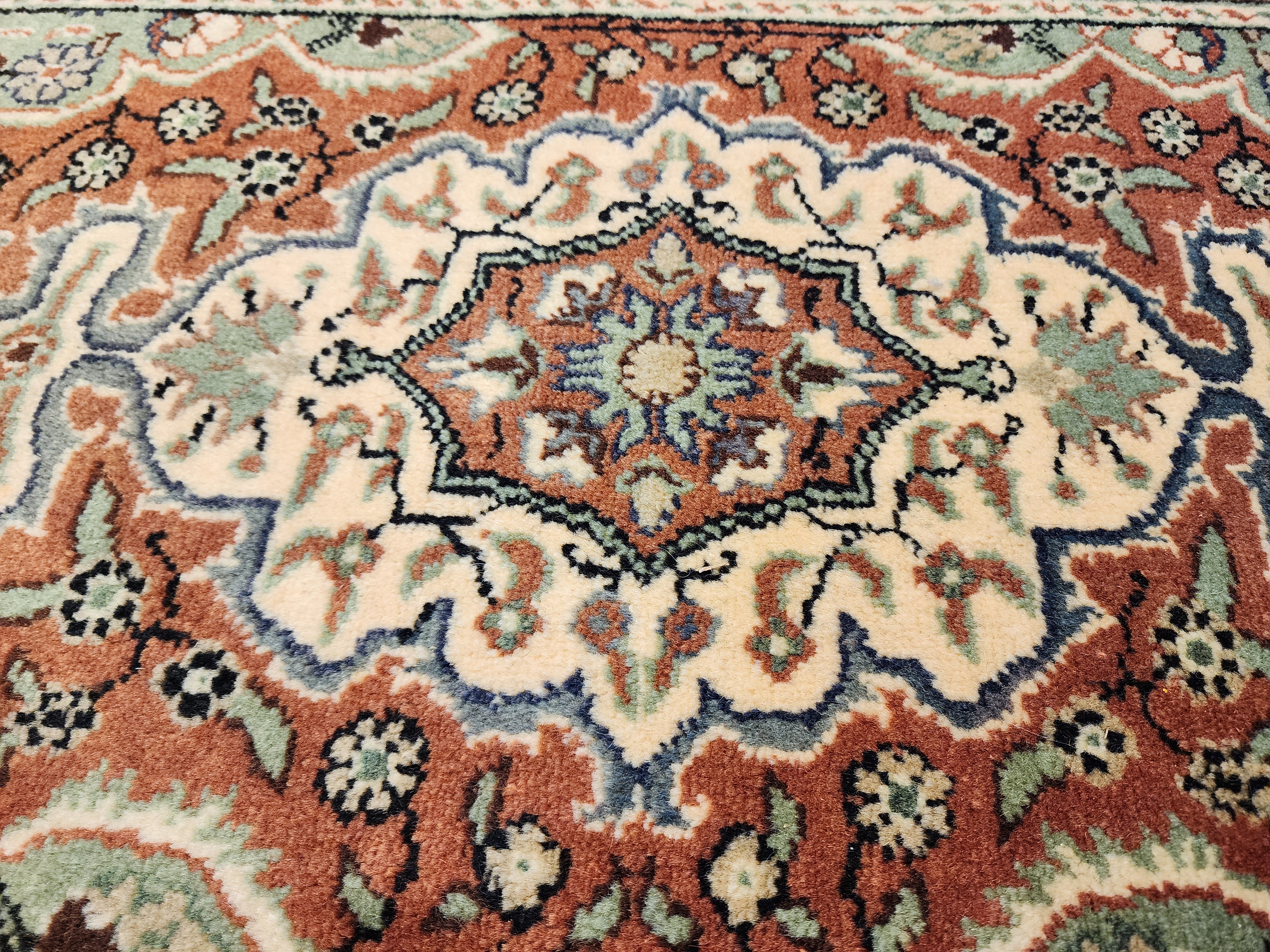 vintage Kayseri Rug, Handmade Turkish Wool Floral Medallion (2'4" x 3'5") — pile detail
