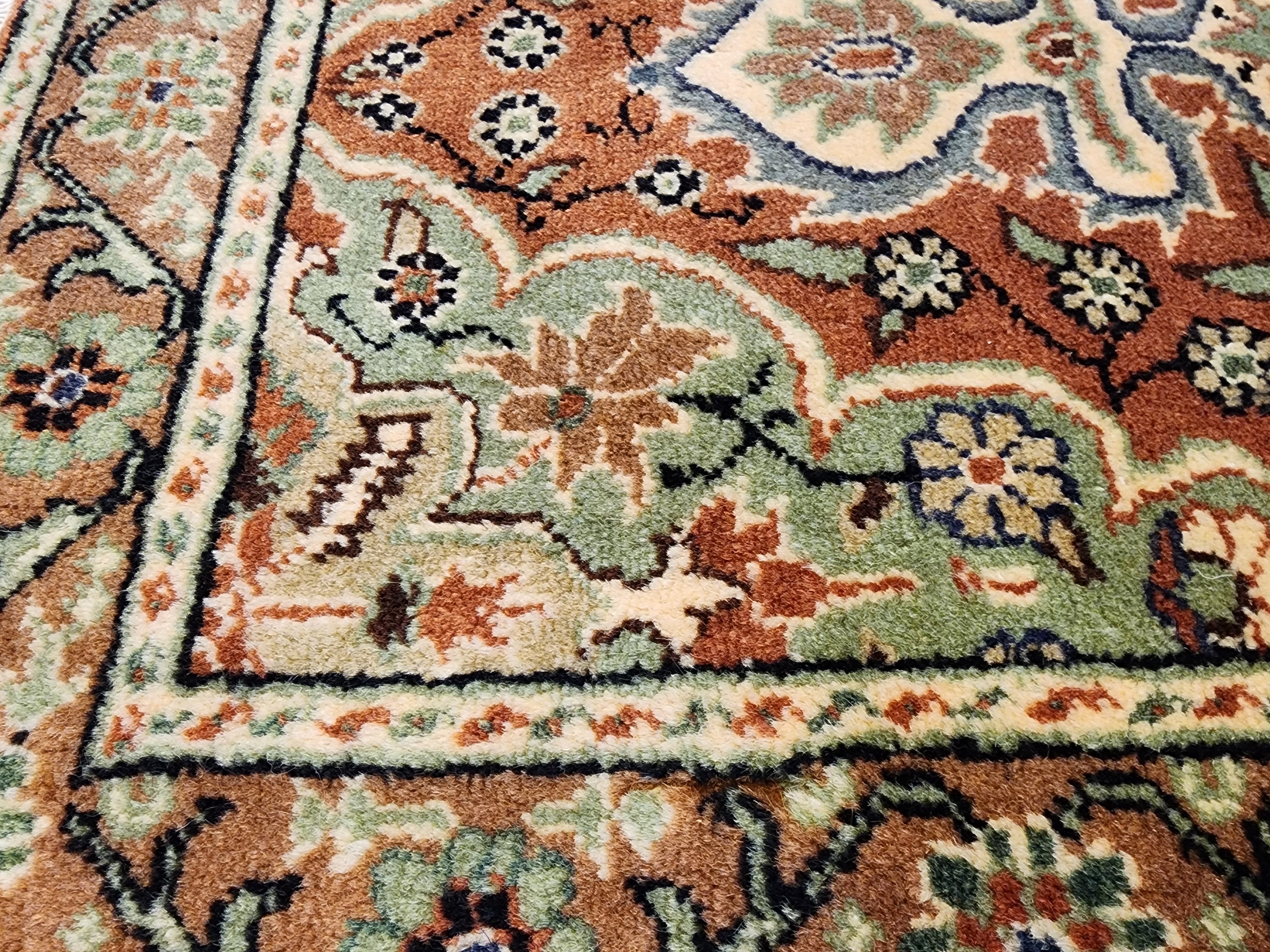 vintage Kayseri Rug, Handmade Turkish Wool Floral Medallion (2'4" x 3'5") — border pattern