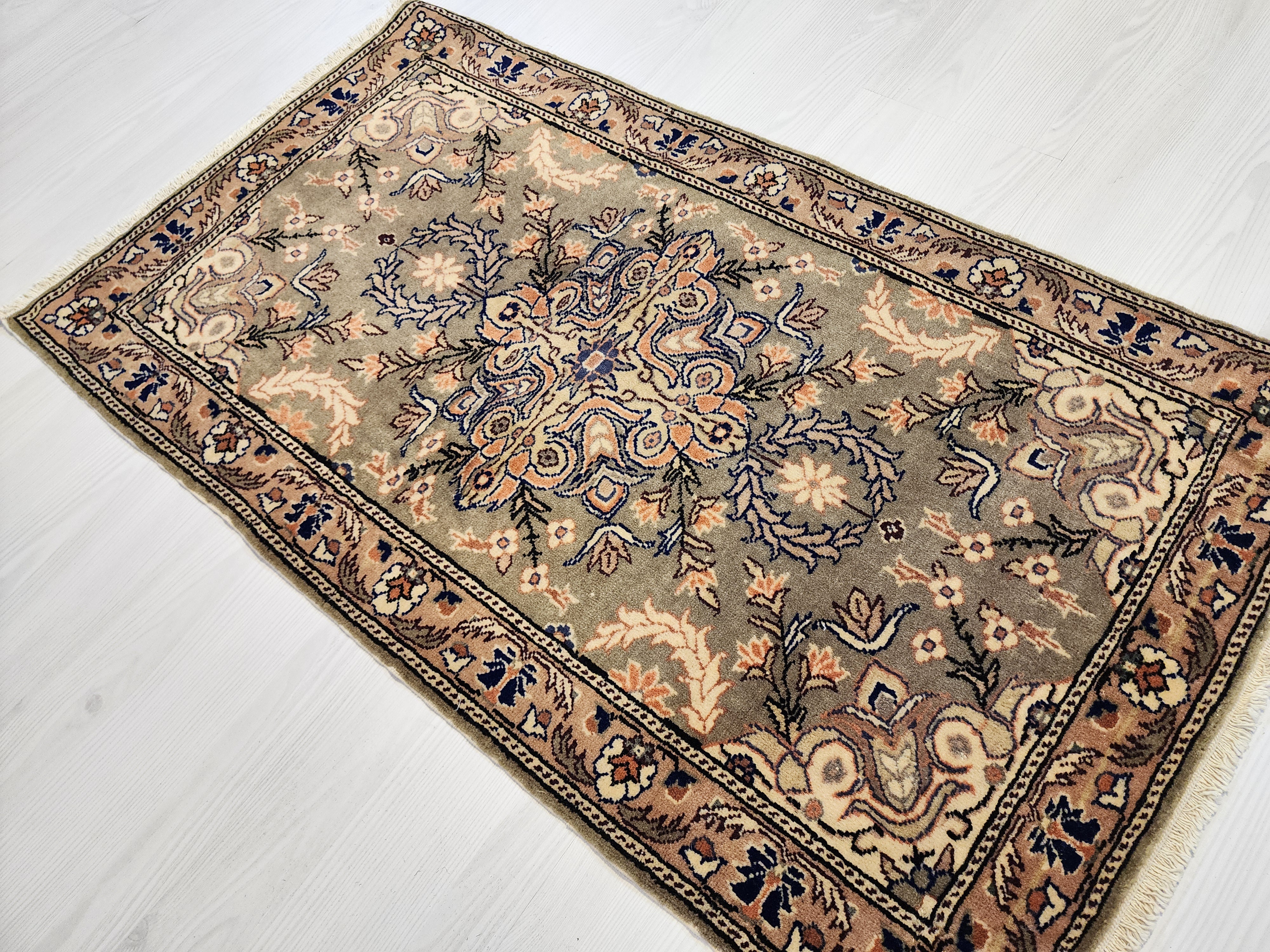 handmade Kayseri Turkish Rug, Small Floral Wool Carpet, Vintage Anatolian Rug, 1'10''x3'2'' — in setting