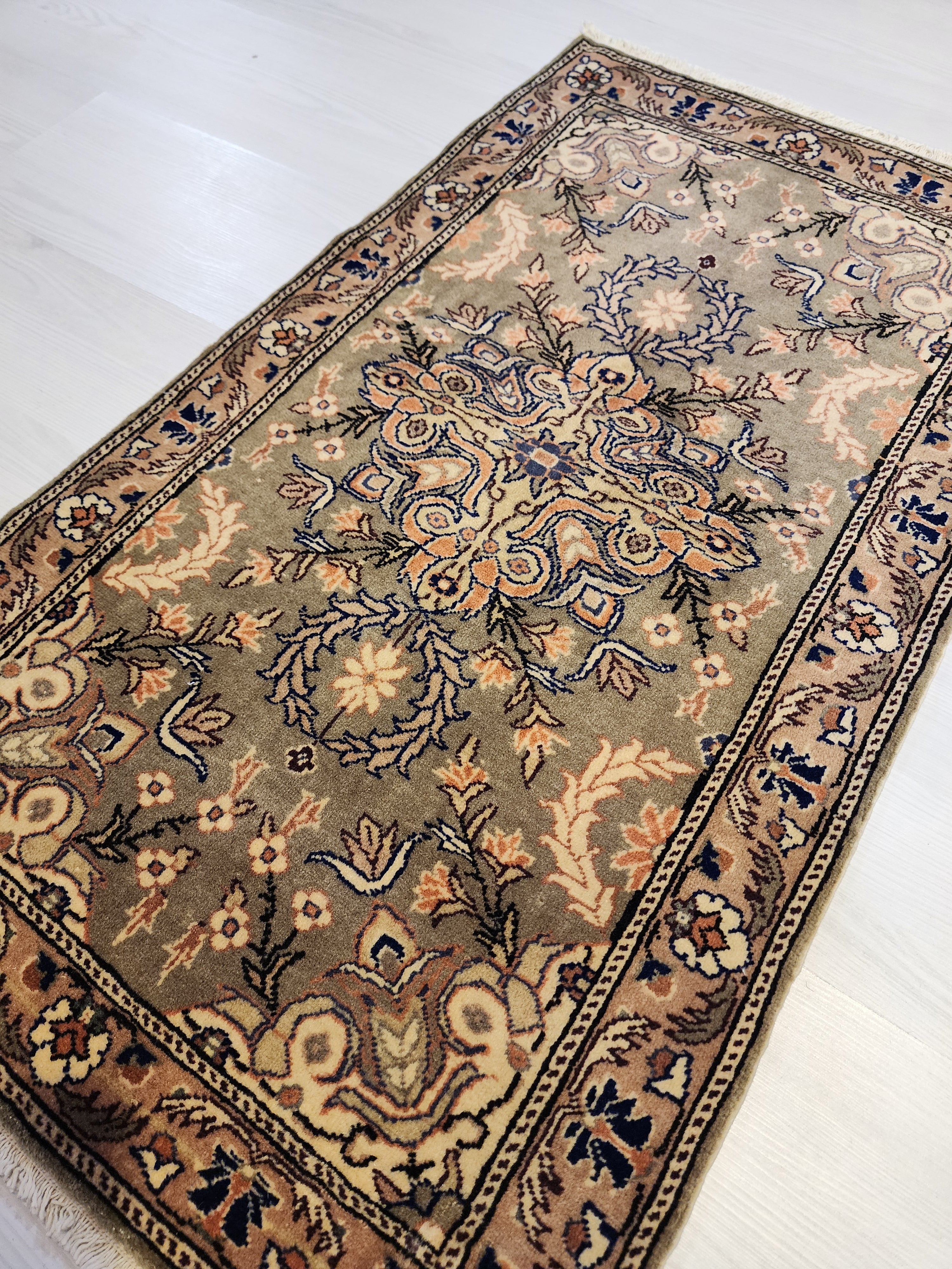 handmade Kayseri Turkish Rug, Small Floral Wool Carpet, Vintage Anatolian Rug, 1'10''x3'2'' — back view