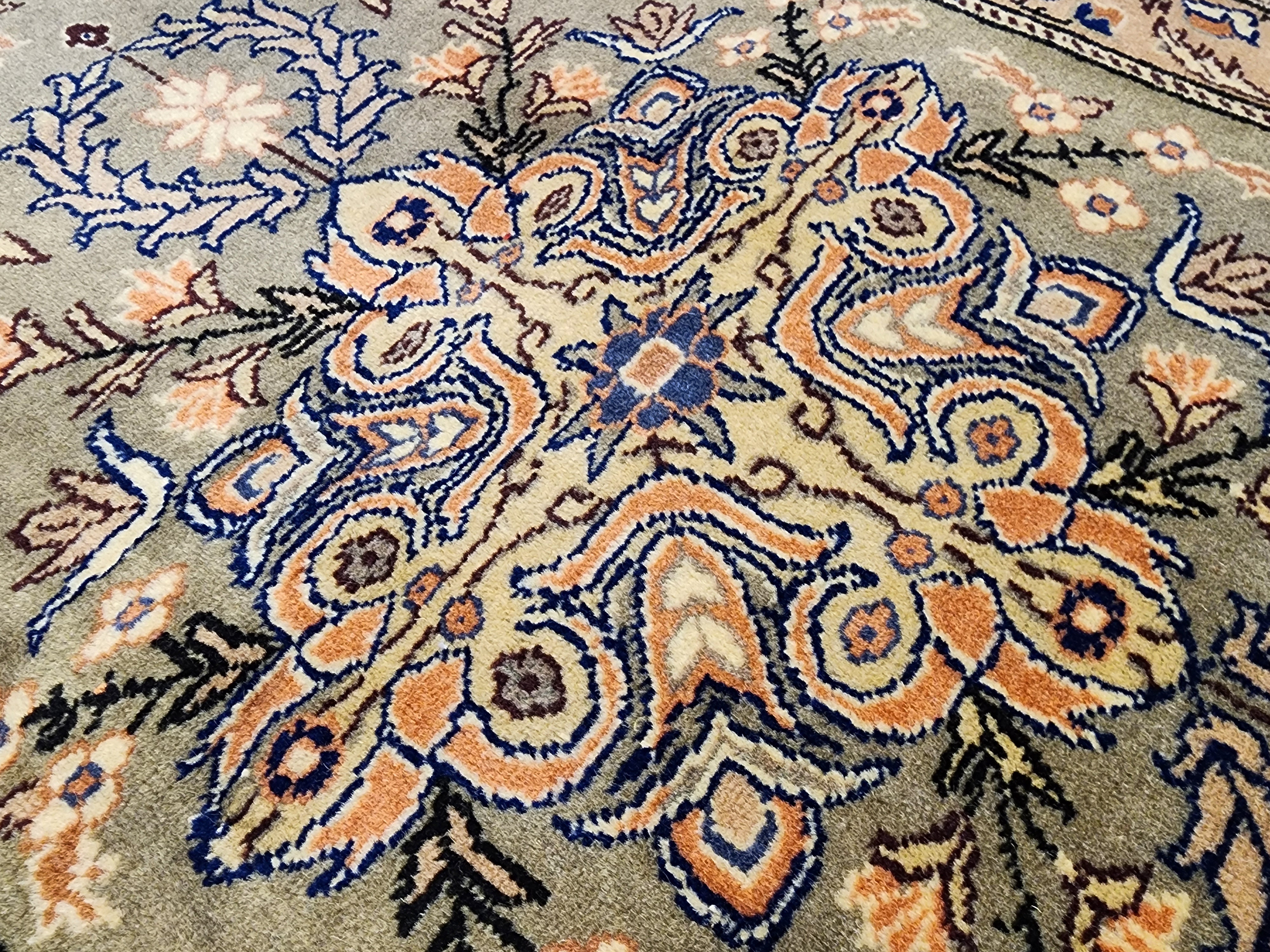 handmade Kayseri Turkish Rug, Small Floral Wool Carpet, Vintage Anatolian Rug, 1'10''x3'2'' — pile detail