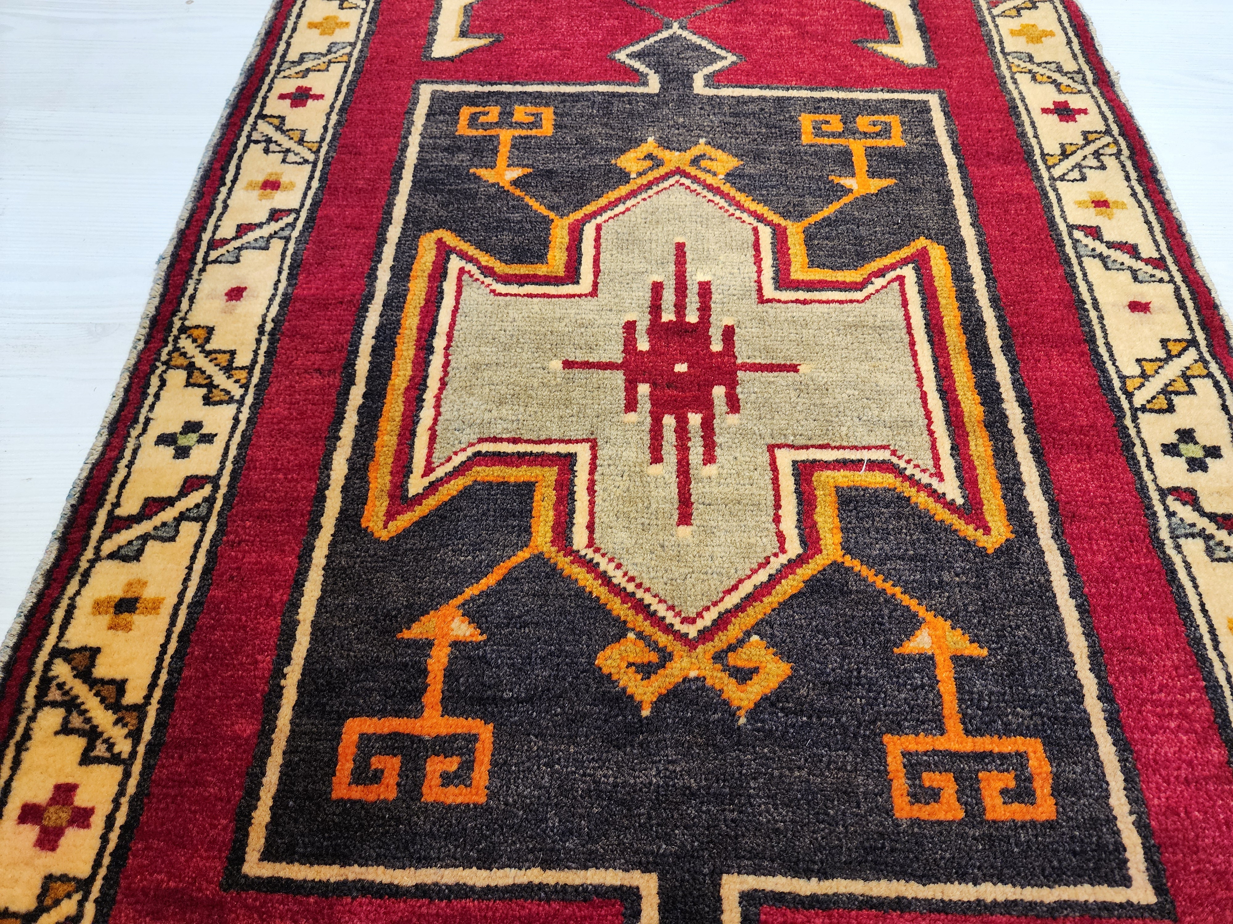 vintage Kurdish Malatya Rug, Handmade Anatolian Tribal Wool Carpet, Rustic Boho Decor (2'4'' x 3'8'' — corner detail