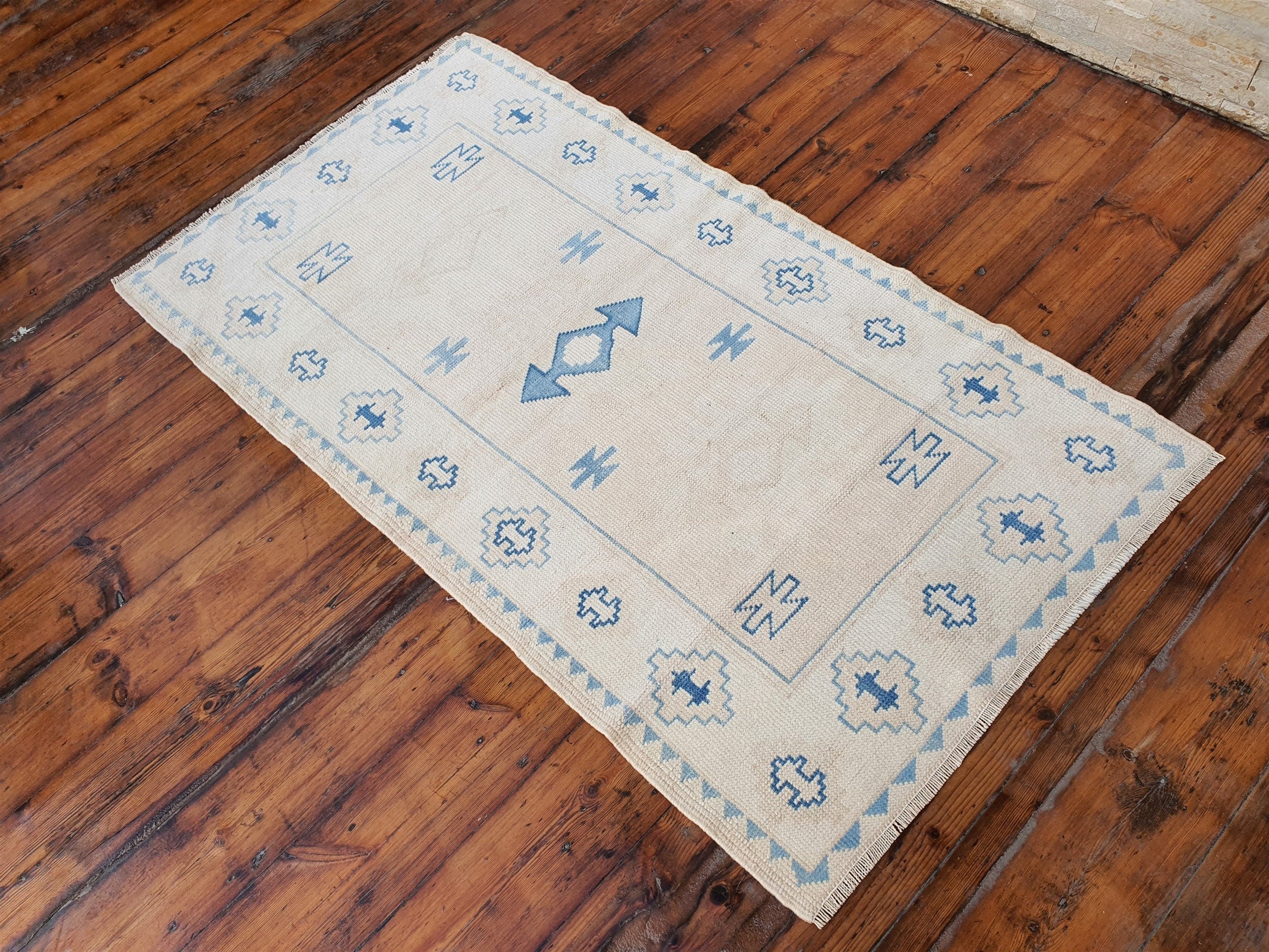 antique Oushak Wool Small Rug — pattern close-up