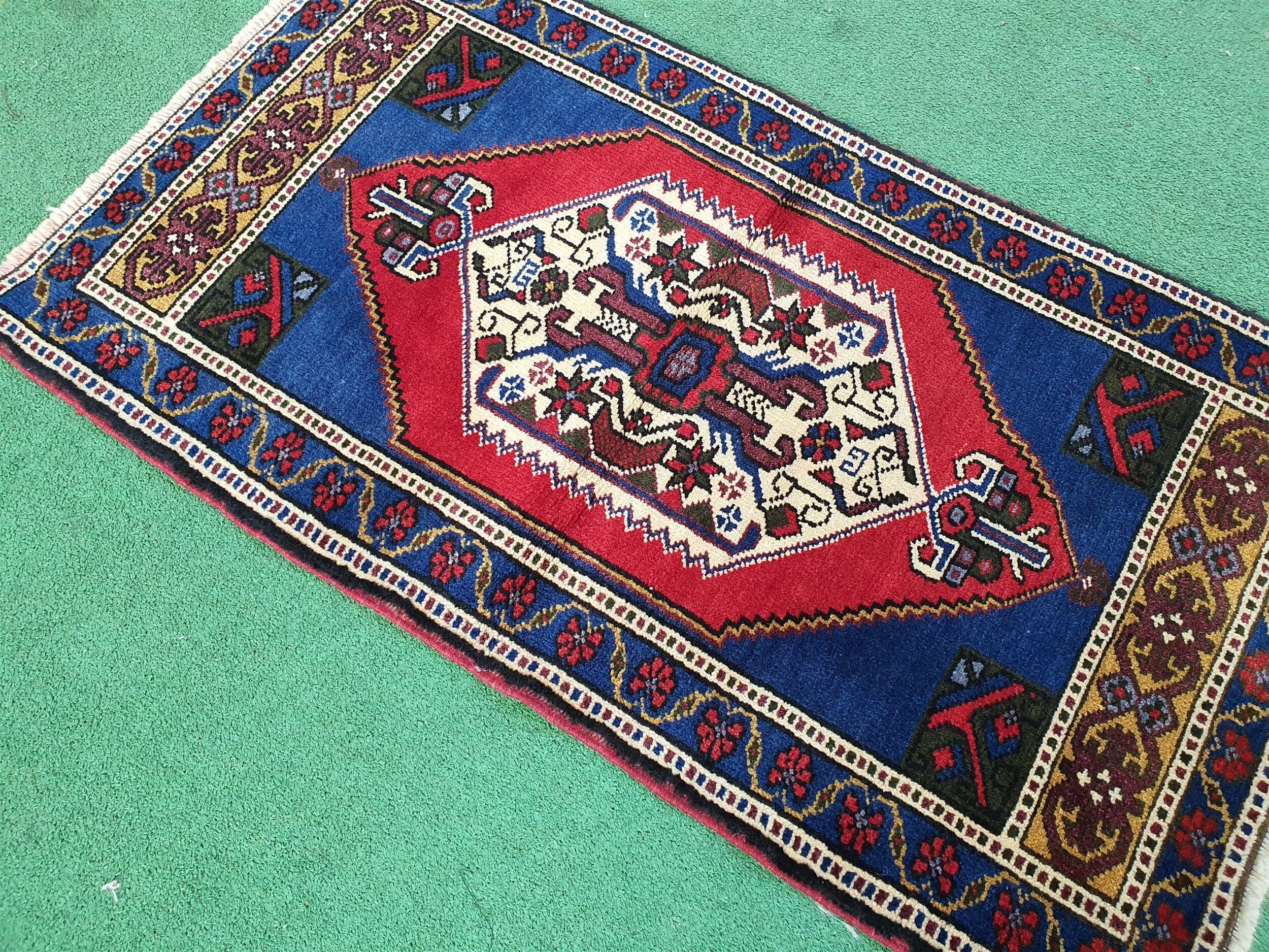 antique Anatolian Wool Small Rug — pattern close-up