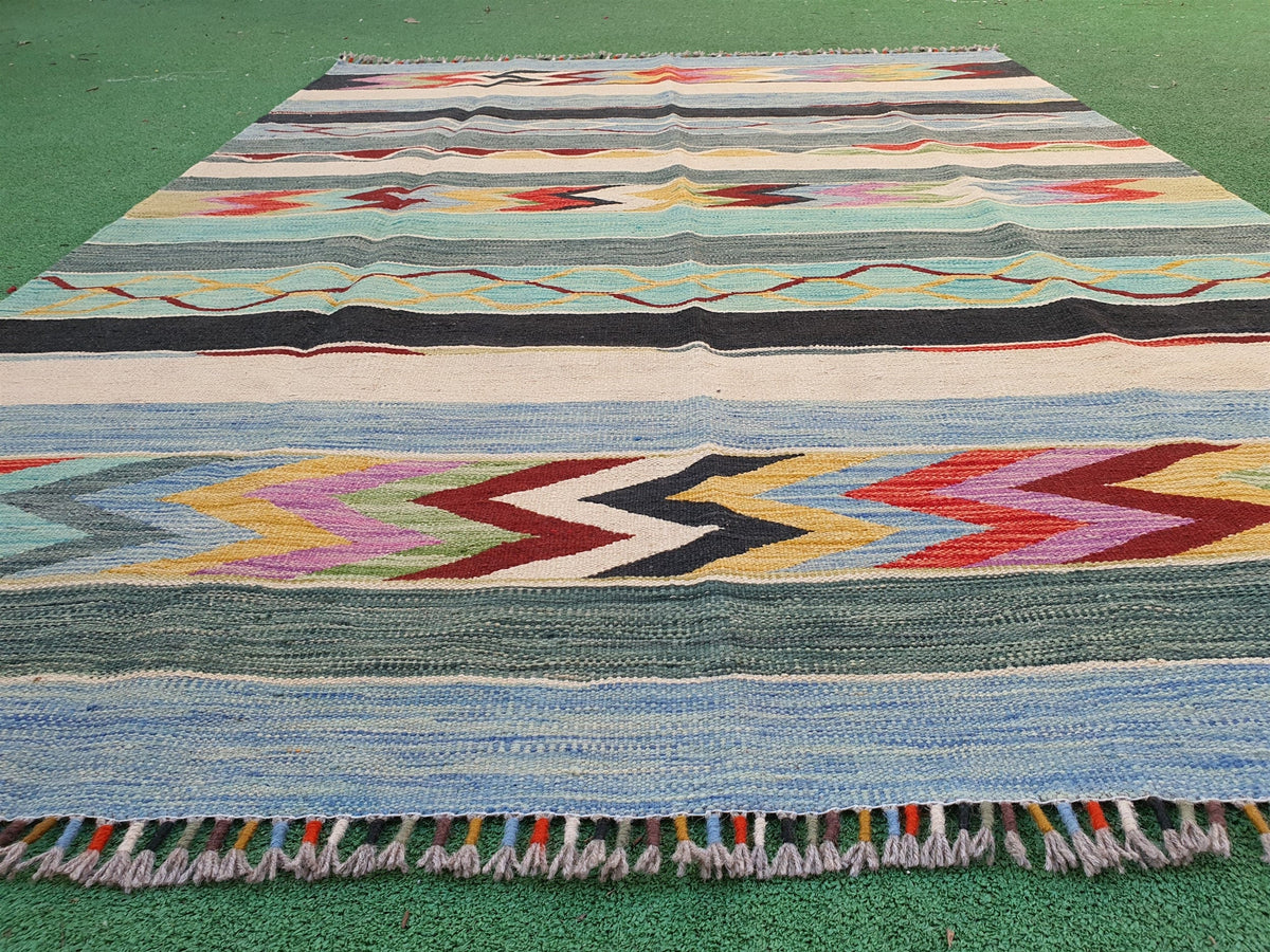 antique Oushak Wool Area Rug — pattern close-up