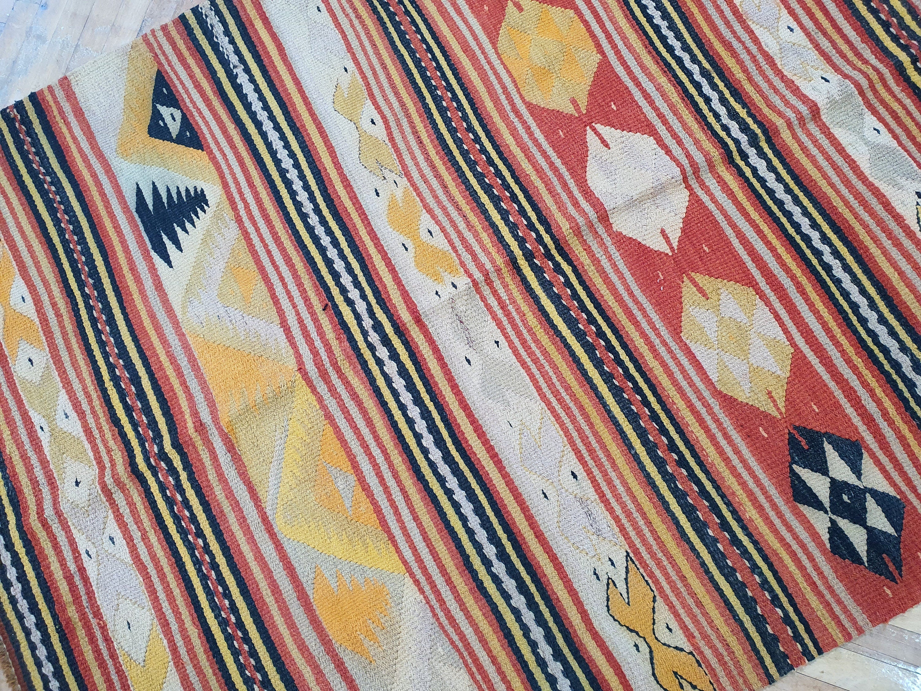 vintage Anatolian Wool Small Rug — pattern close-up