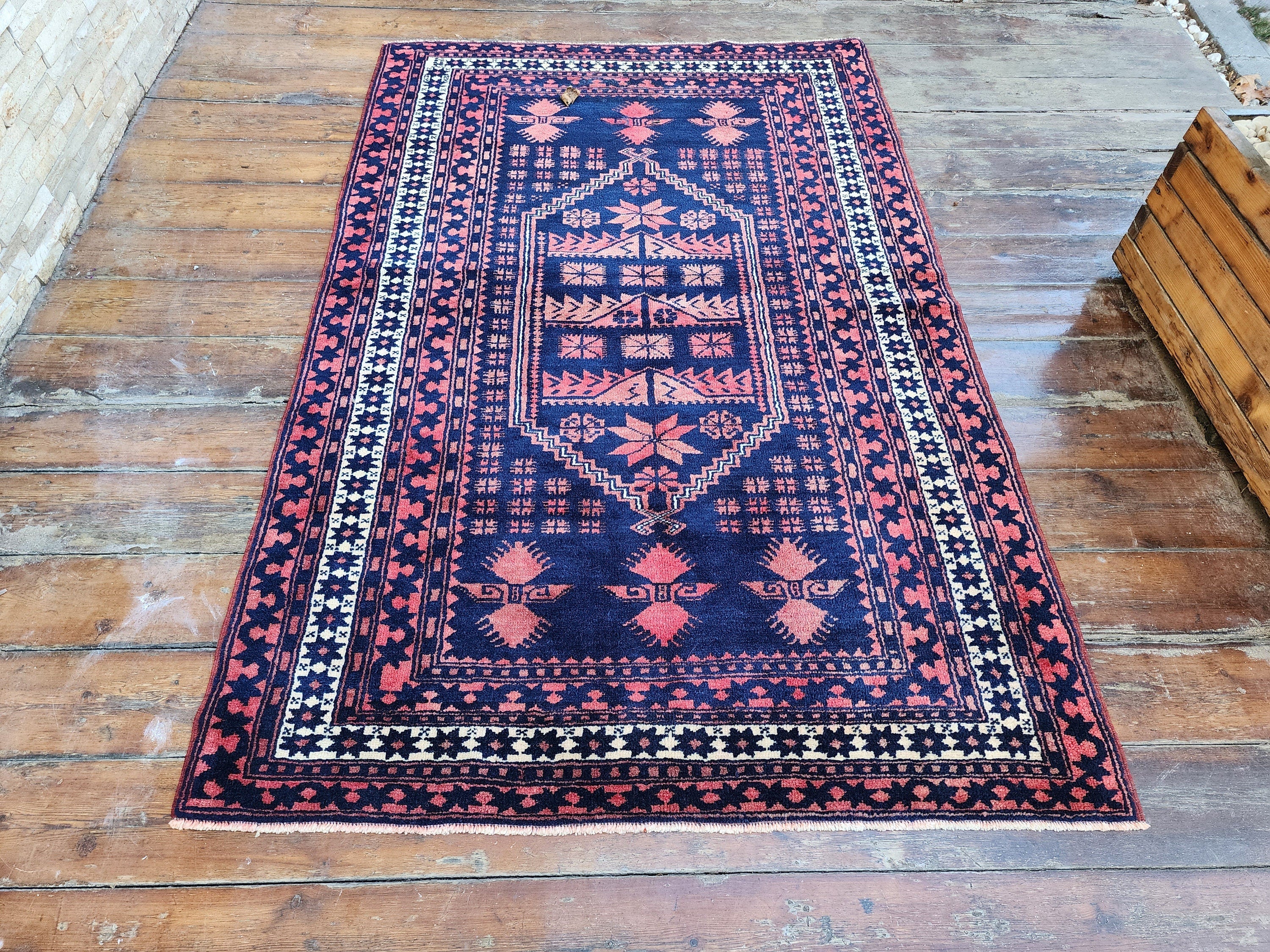 vintage Anatolian Wool Small Rug — corner detail