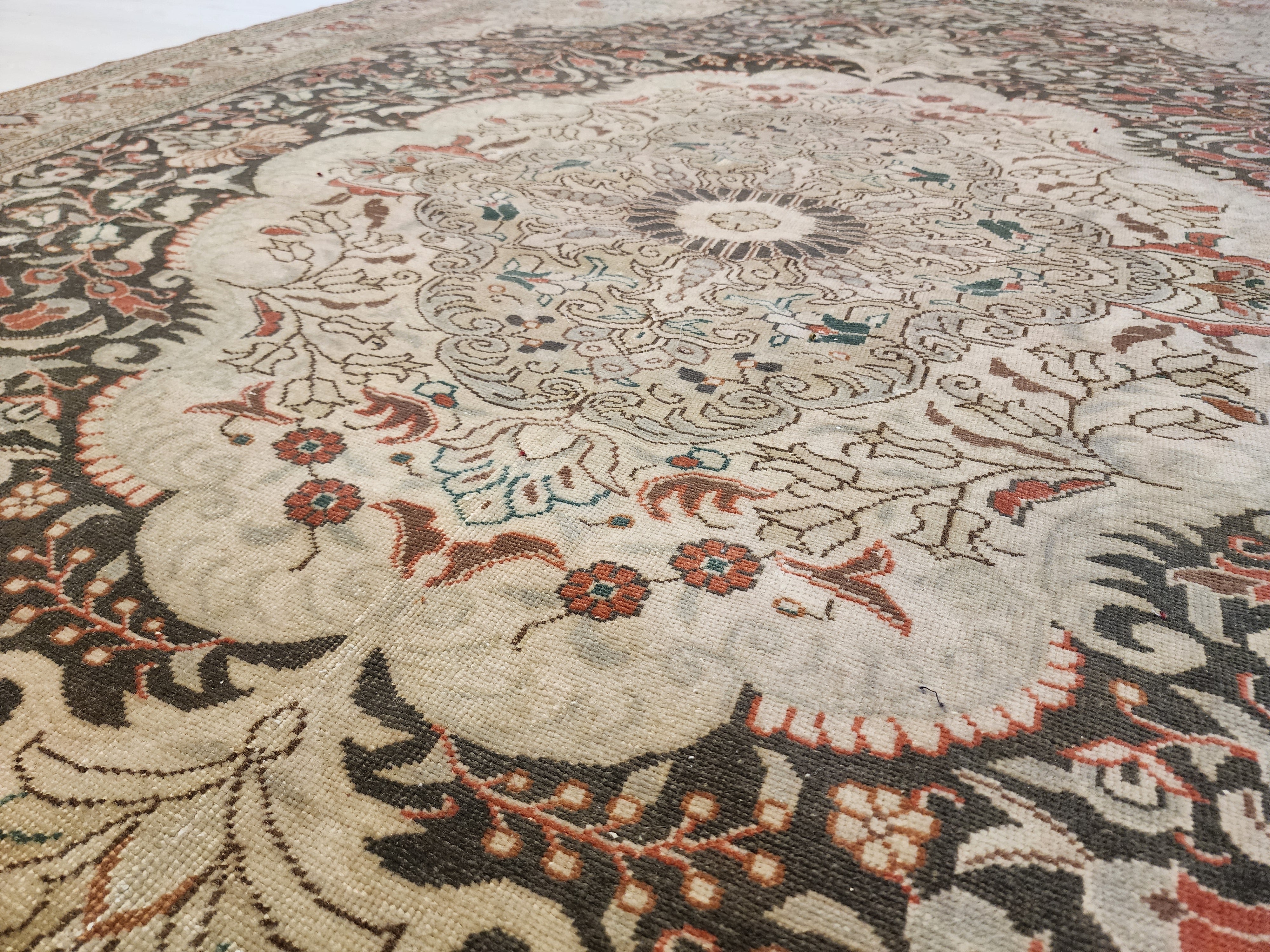 Helia — Vintage Kayseri Rug, Hand-Knotted Turkish Wool Floral Medallion Carpet (6'5"x9'6")