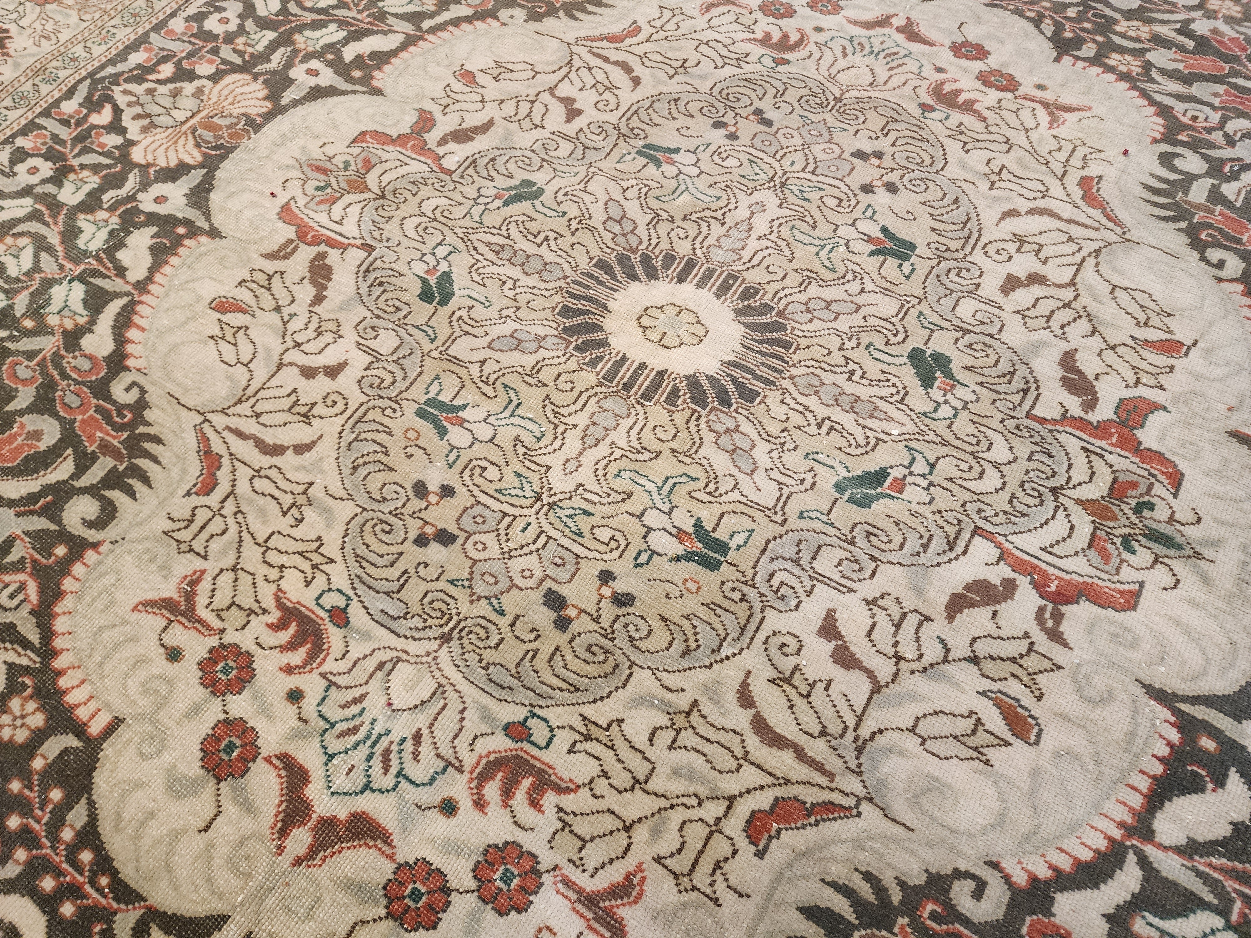 Helia — Vintage Kayseri Rug, Hand-Knotted Turkish Wool Floral Medallion Carpet (6'5"x9'6")