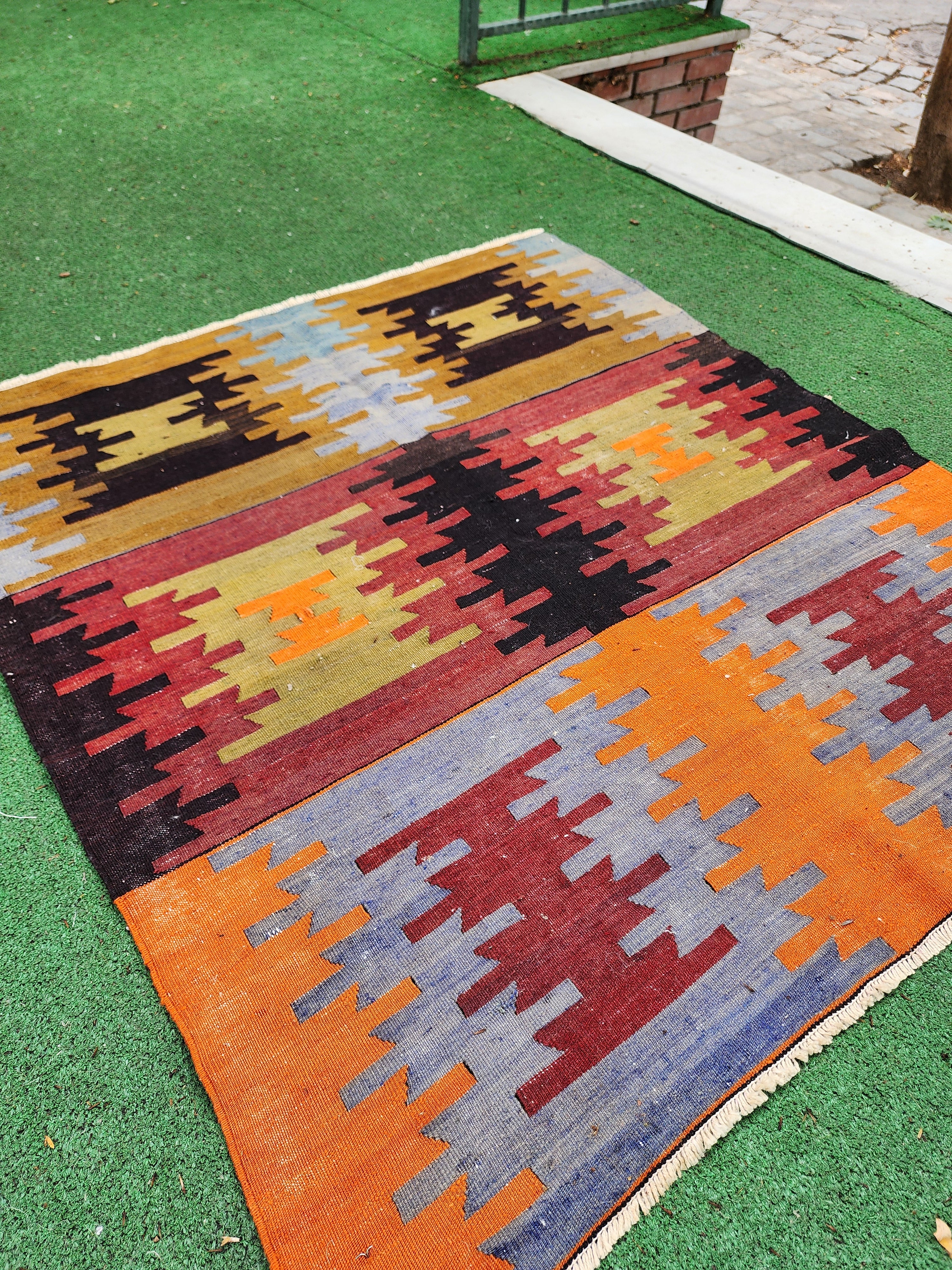 Vintage Turkish Kilim Rug 3'9''x3'5''