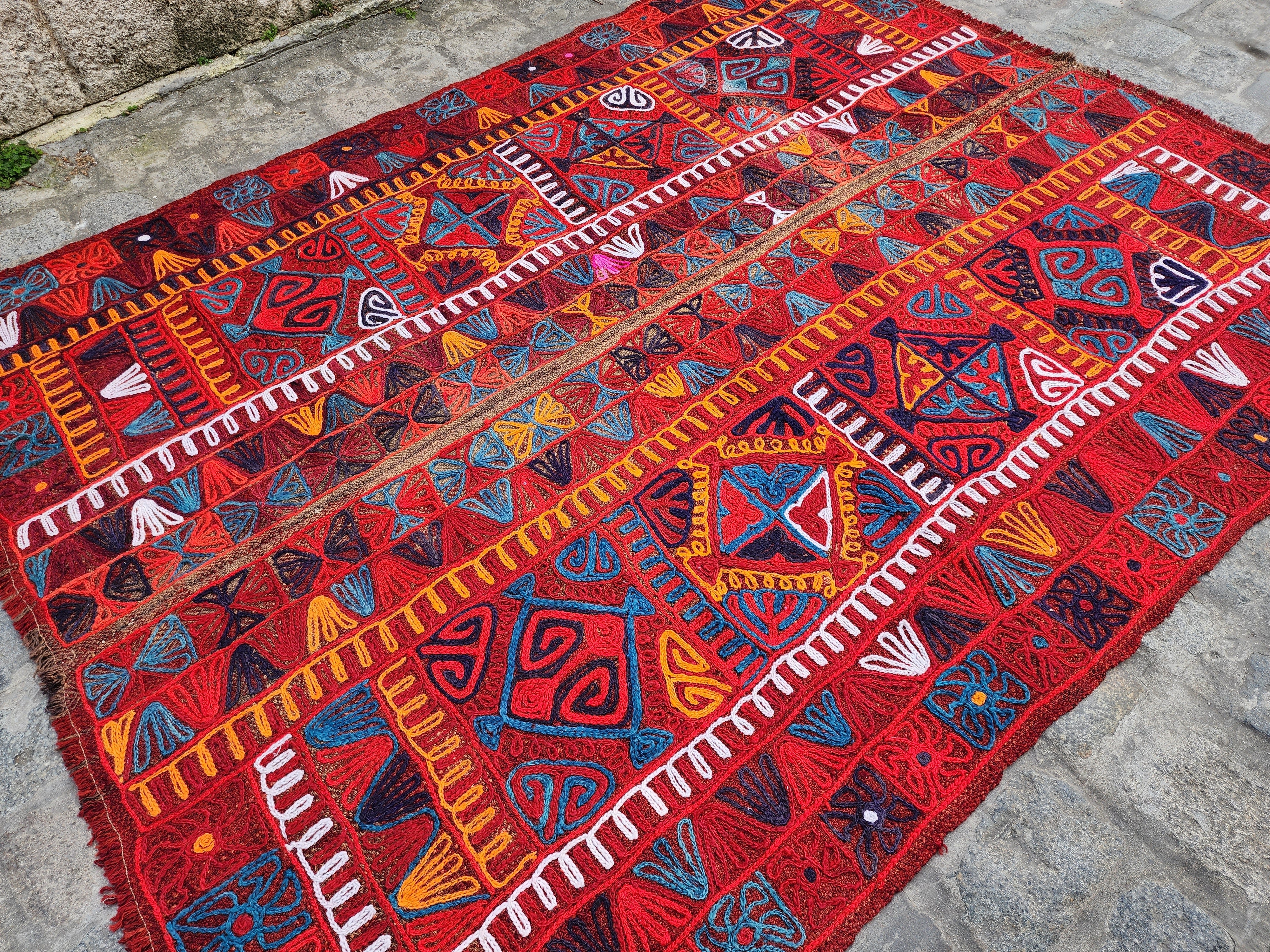 vintage Kilim Area Rug — edge weave