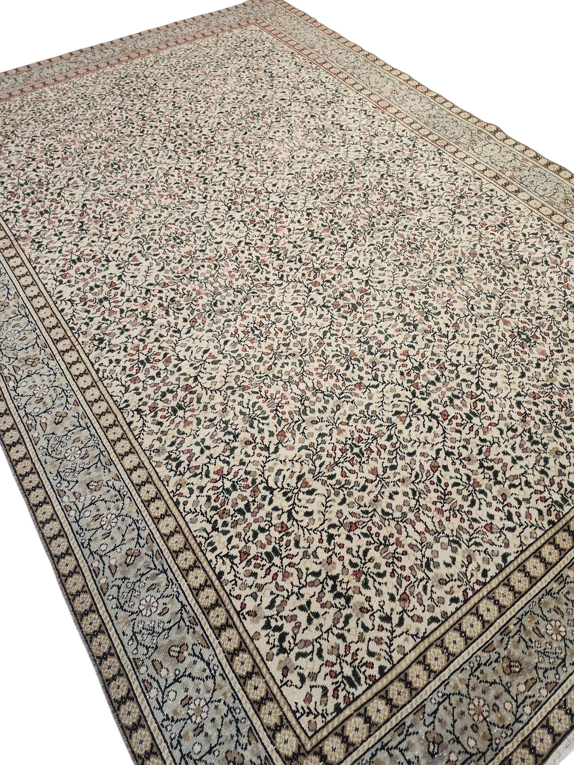Vintage Turkish Wool Rug, Handwoven Floral Carpet, Muted Beige Pastel Living Room (6'6" x 9'6")