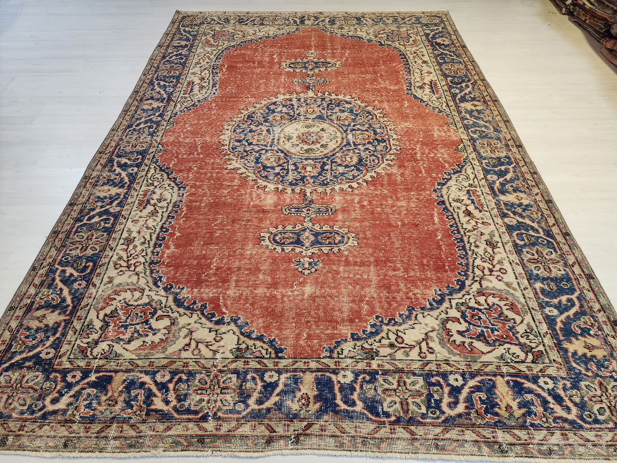 Large Vintage Anatolian Rug – Distressed Terracotta Red Medallion Carpet (7'2" x 10'7")
