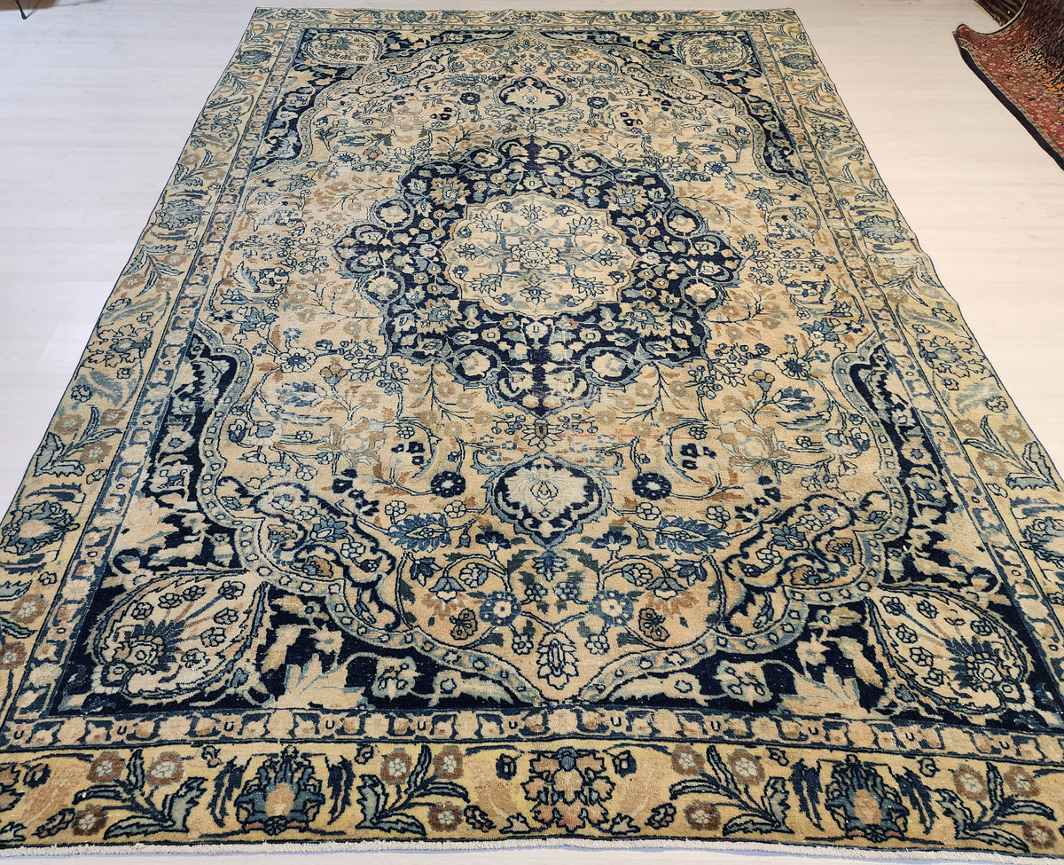 Large Vintage Anatolian Wool Rug – 1960s Medallion Carpet (Beige, Cream, Navy)