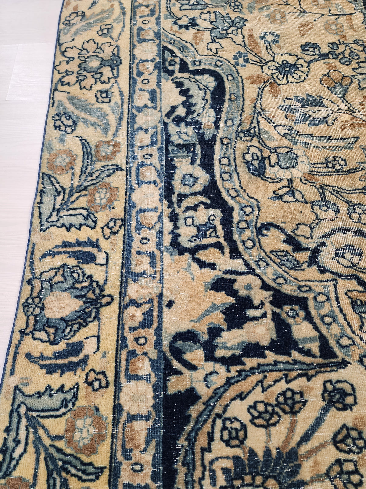 Large Vintage Anatolian Wool Rug – 1960s Medallion Carpet (Beige, Cream, Navy)