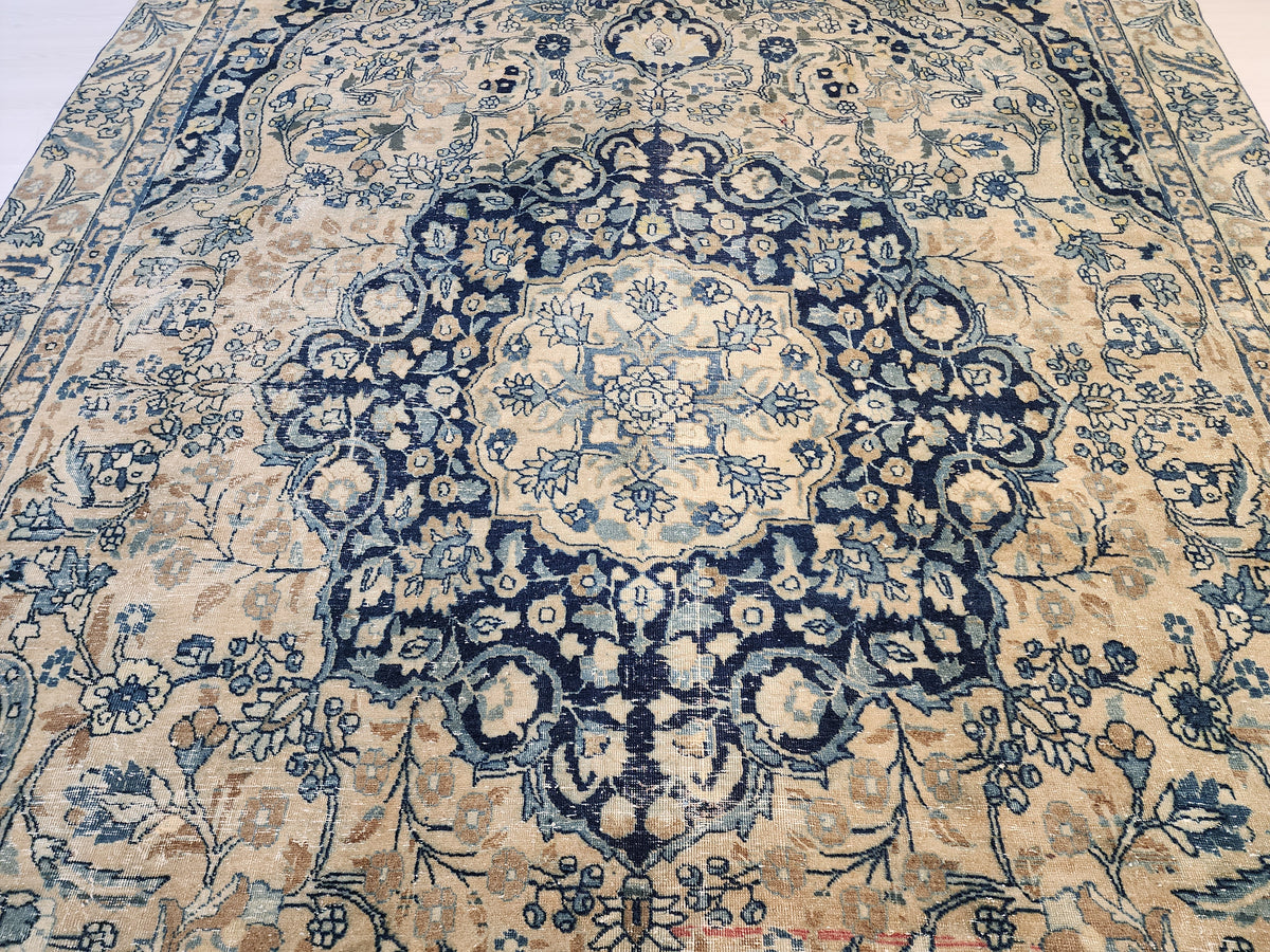 Large Vintage Anatolian Wool Rug – 1960s Medallion Carpet (Beige, Cream, Navy)