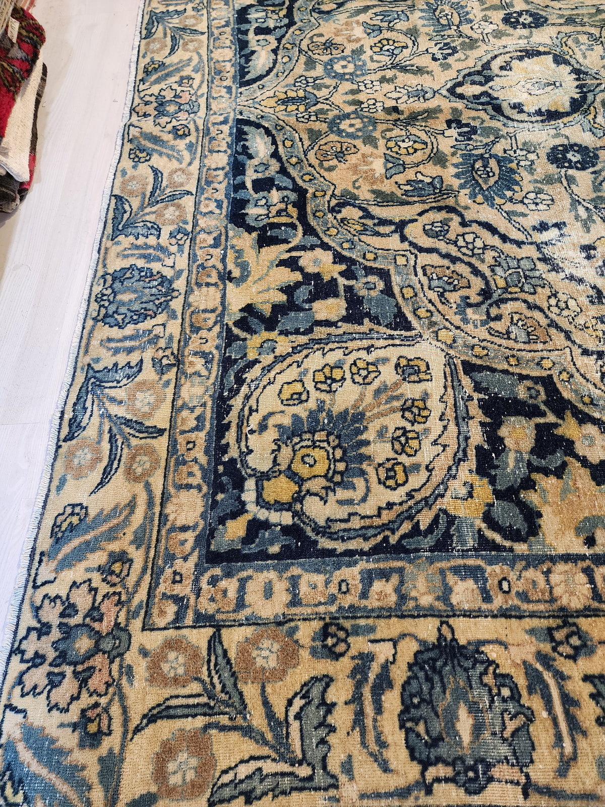 Large Vintage Anatolian Wool Rug – 1960s Medallion Carpet (Beige, Cream, Navy)