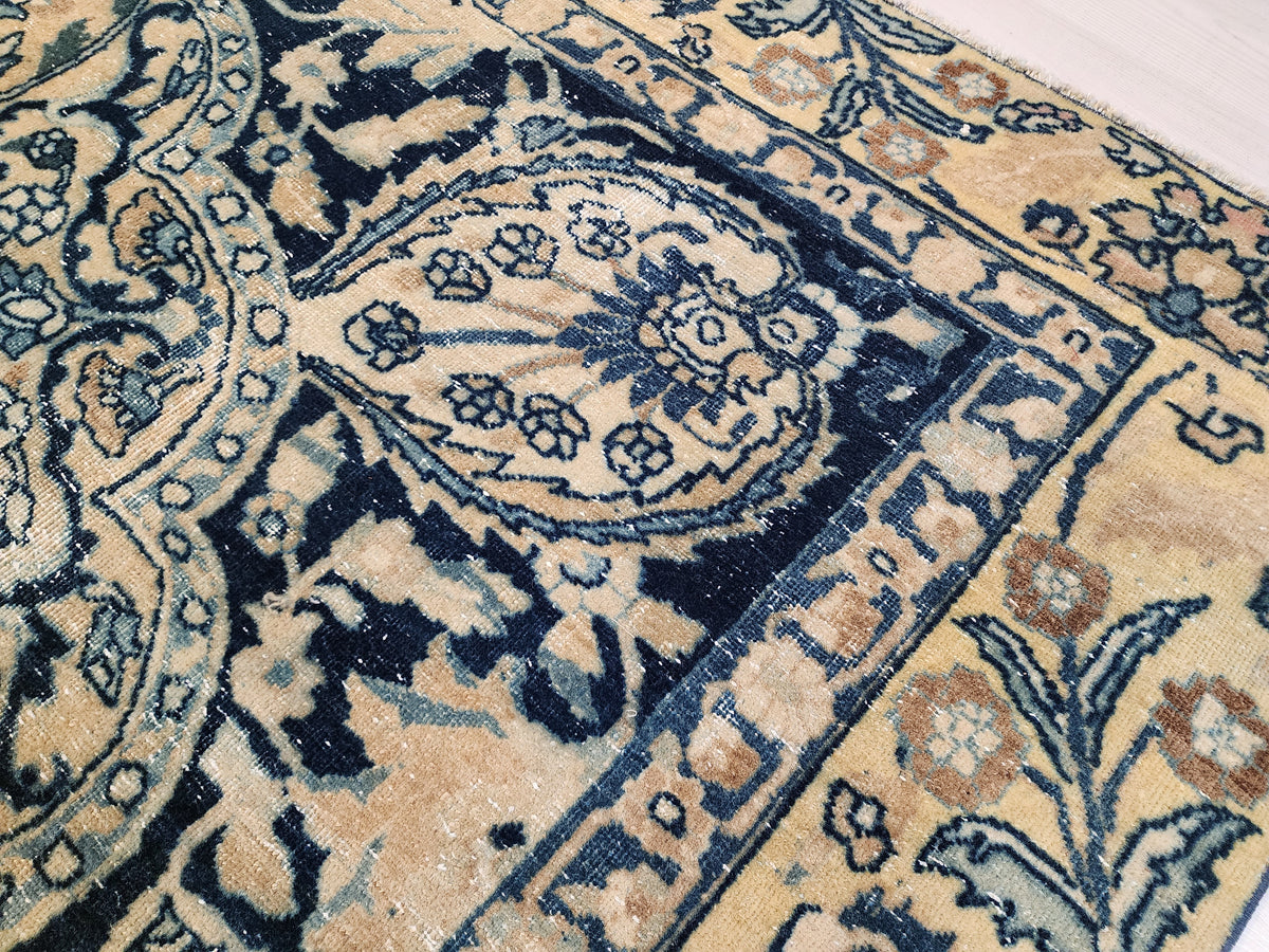 Large Vintage Anatolian Wool Rug – 1960s Medallion Carpet (Beige, Cream, Navy)