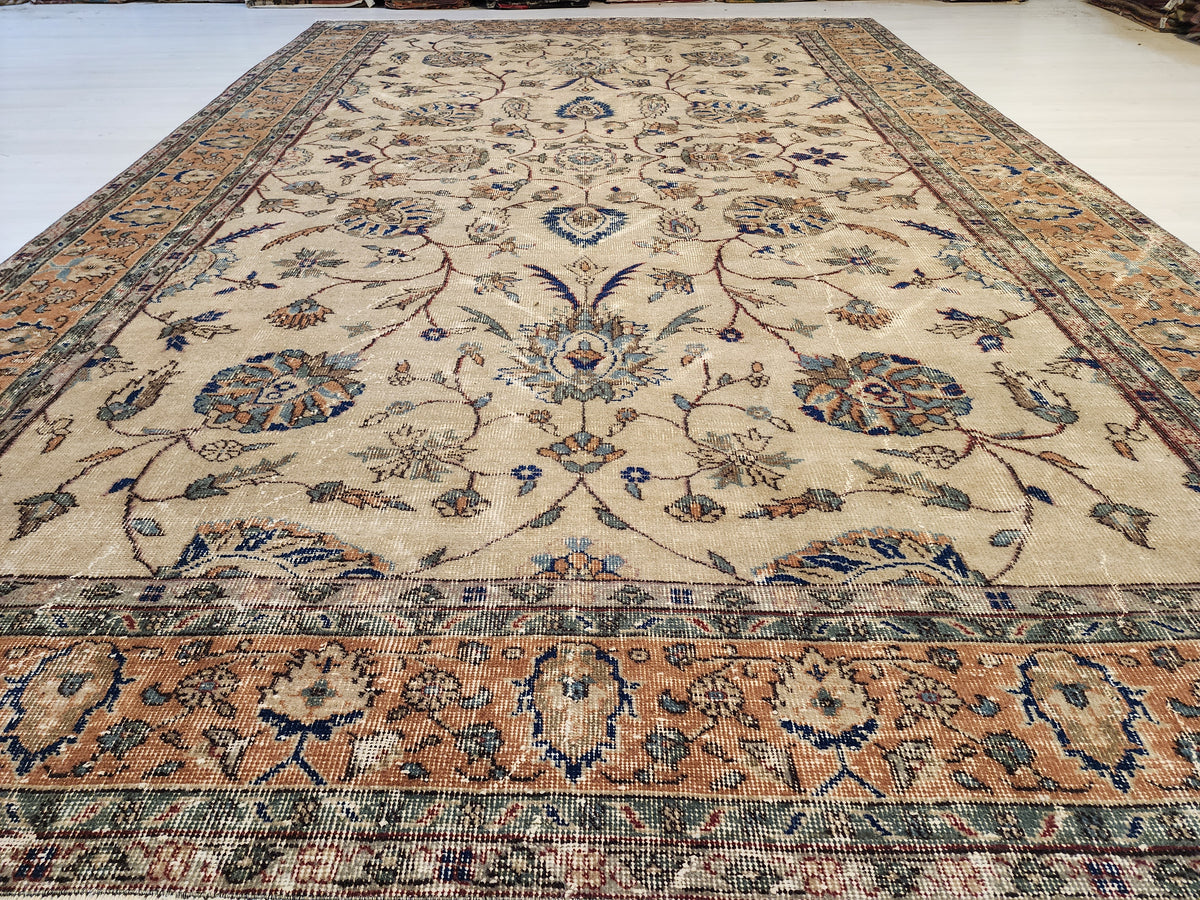 Vintage Anatolian Wool Rug – Distressed Floral Medallion, Hand-Knotted Turkish Carpet (6'11"x10'10")