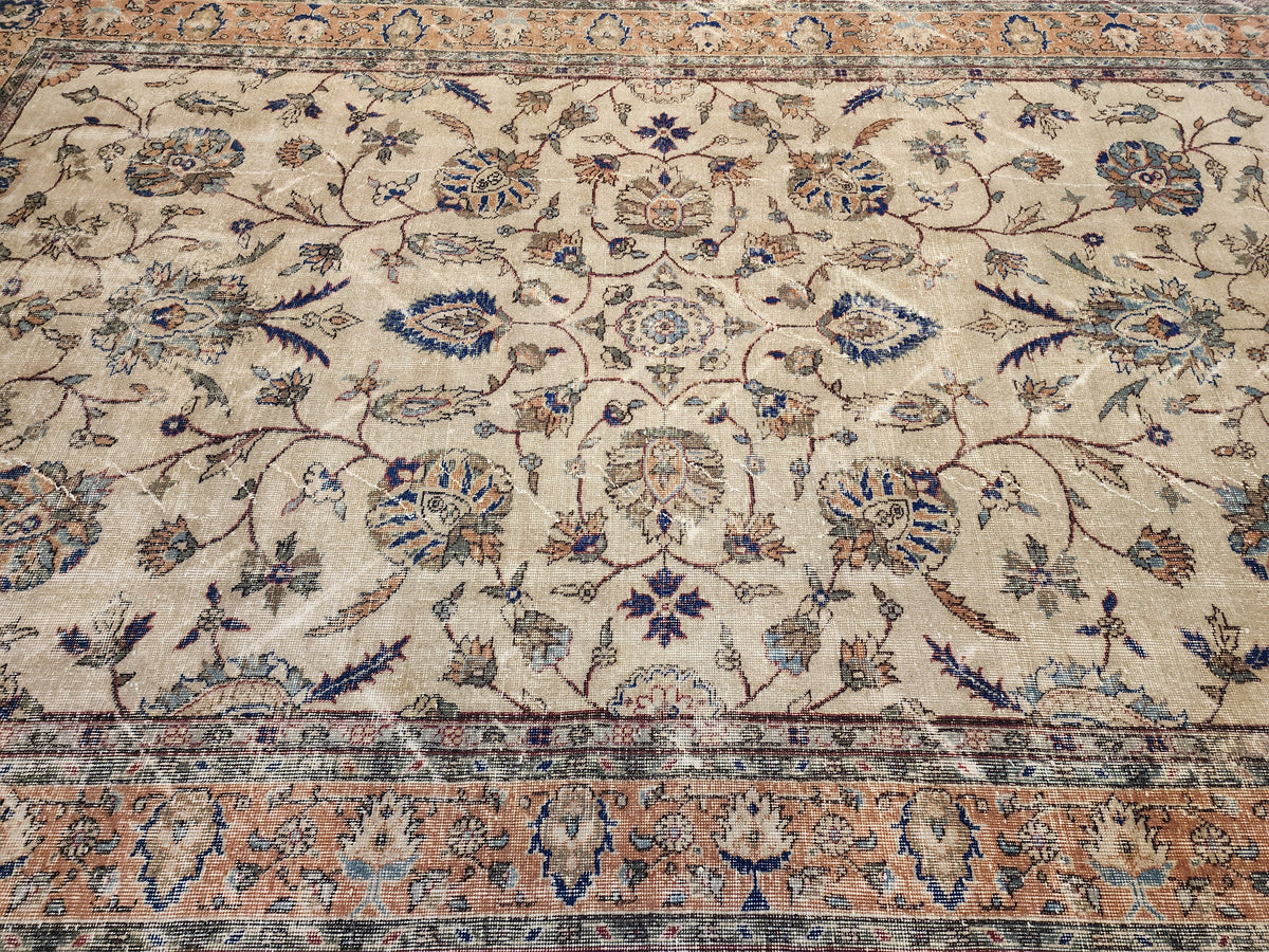 Vintage Anatolian Wool Rug – Distressed Floral Medallion, Hand-Knotted Turkish Carpet (6'11"x10'10")