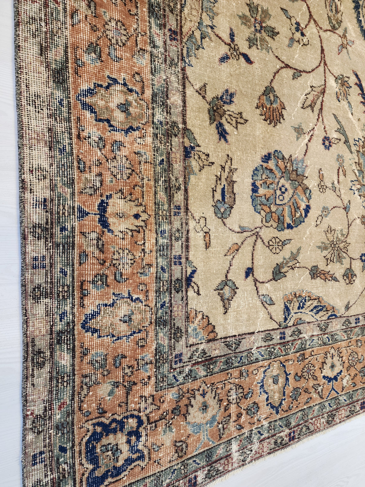 Vintage Anatolian Wool Rug – Distressed Floral Medallion, Hand-Knotted Turkish Carpet (6'11"x10'10")