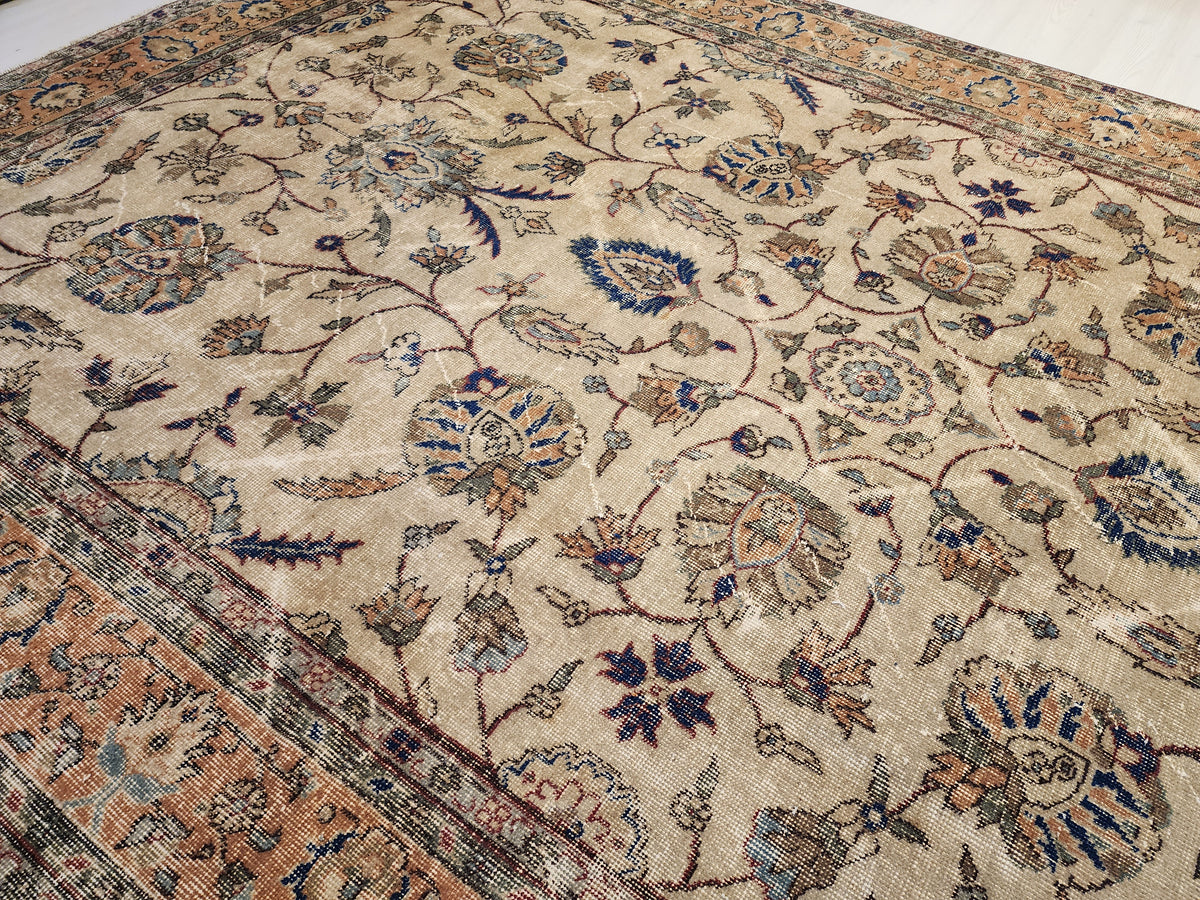 Vintage Anatolian Wool Rug – Distressed Floral Medallion, Hand-Knotted Turkish Carpet (6'11"x10'10")