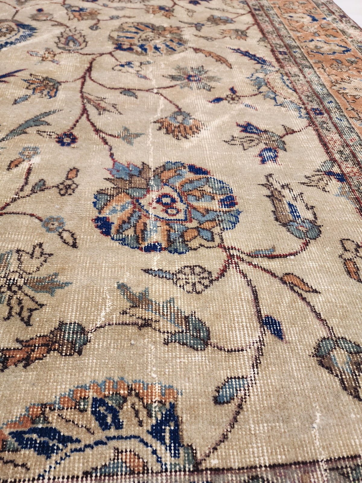 Vintage Anatolian Wool Rug – Distressed Floral Medallion, Hand-Knotted Turkish Carpet (6'11"x10'10")