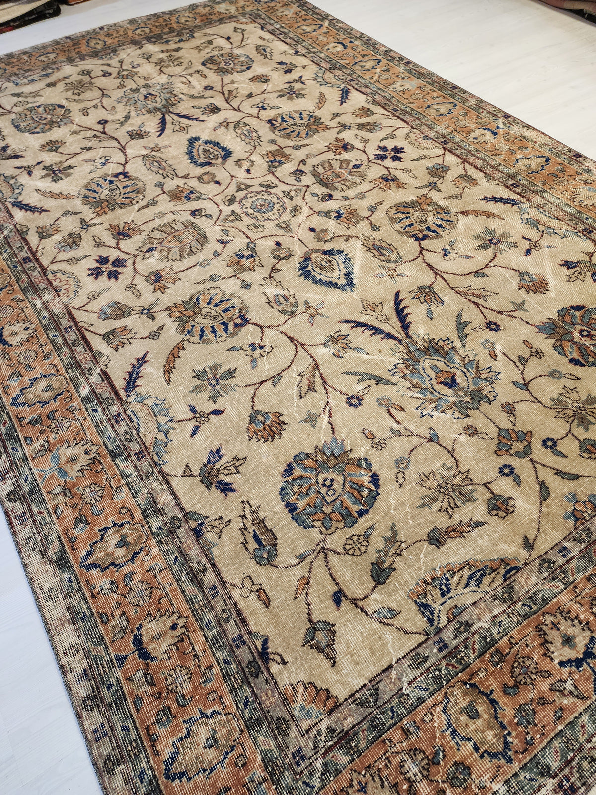 Vintage Anatolian Wool Rug – Distressed Floral Medallion, Hand-Knotted Turkish Carpet (6'11"x10'10")