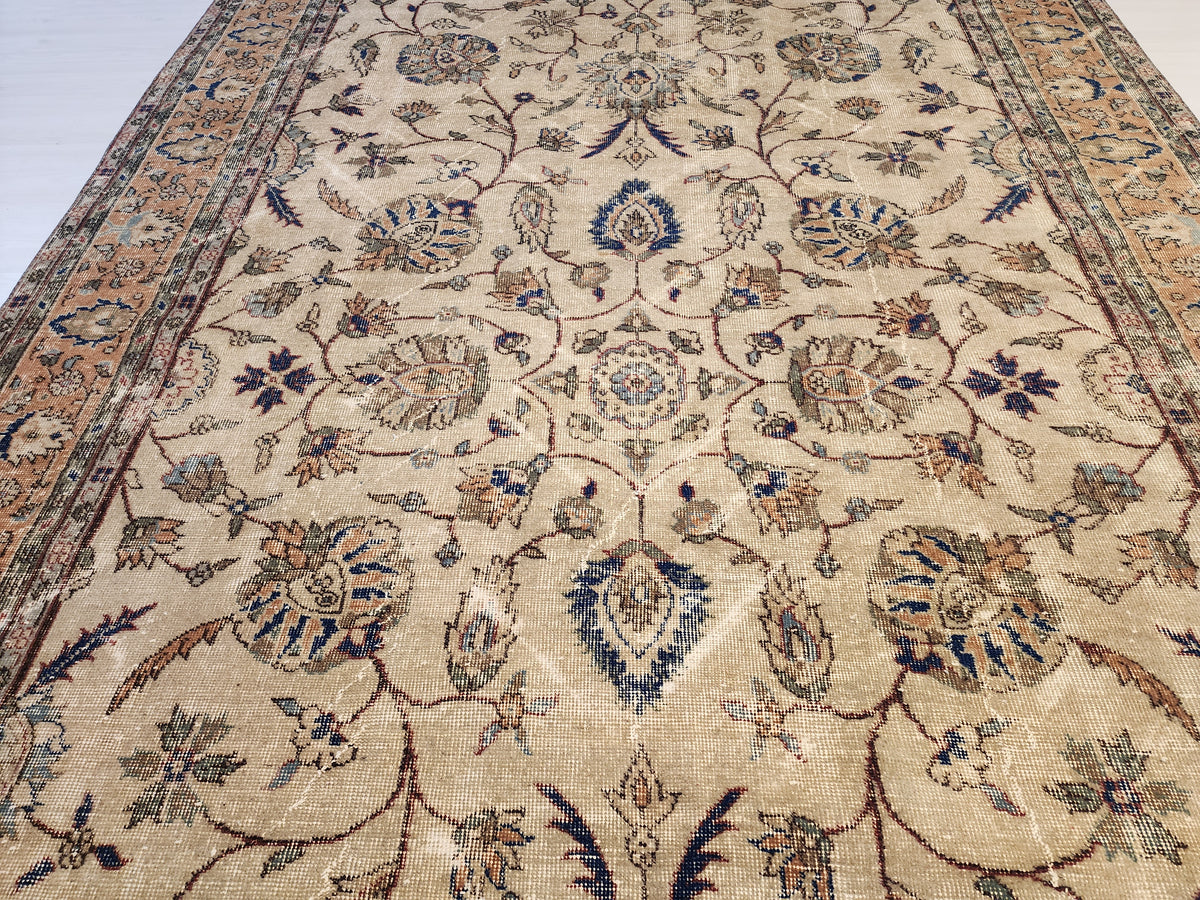 Vintage Anatolian Wool Rug – Distressed Floral Medallion, Hand-Knotted Turkish Carpet (6'11"x10'10")