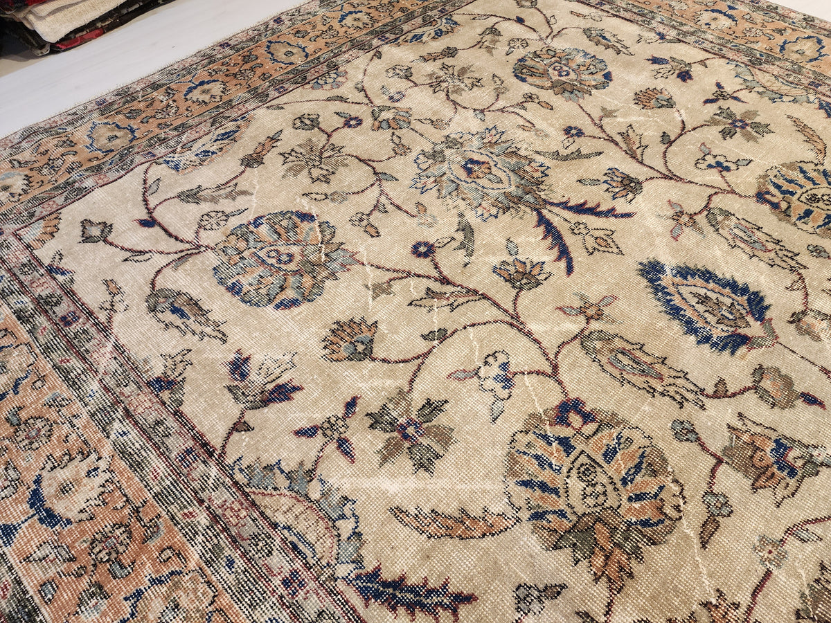Vintage Anatolian Wool Rug – Distressed Floral Medallion, Hand-Knotted Turkish Carpet (6'11"x10'10")