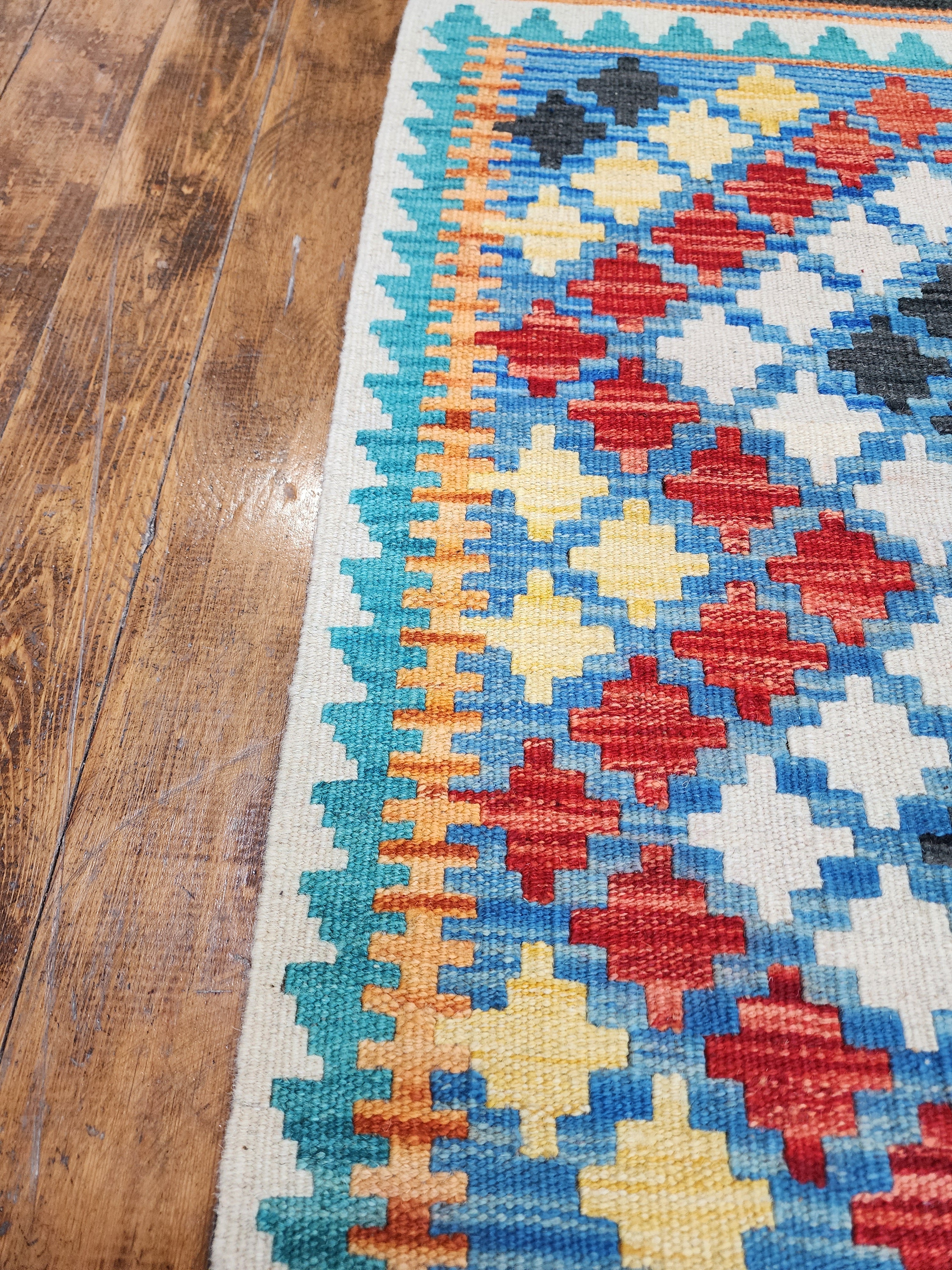 vintage Afghan Maimana Wool Small Rug — corner detail