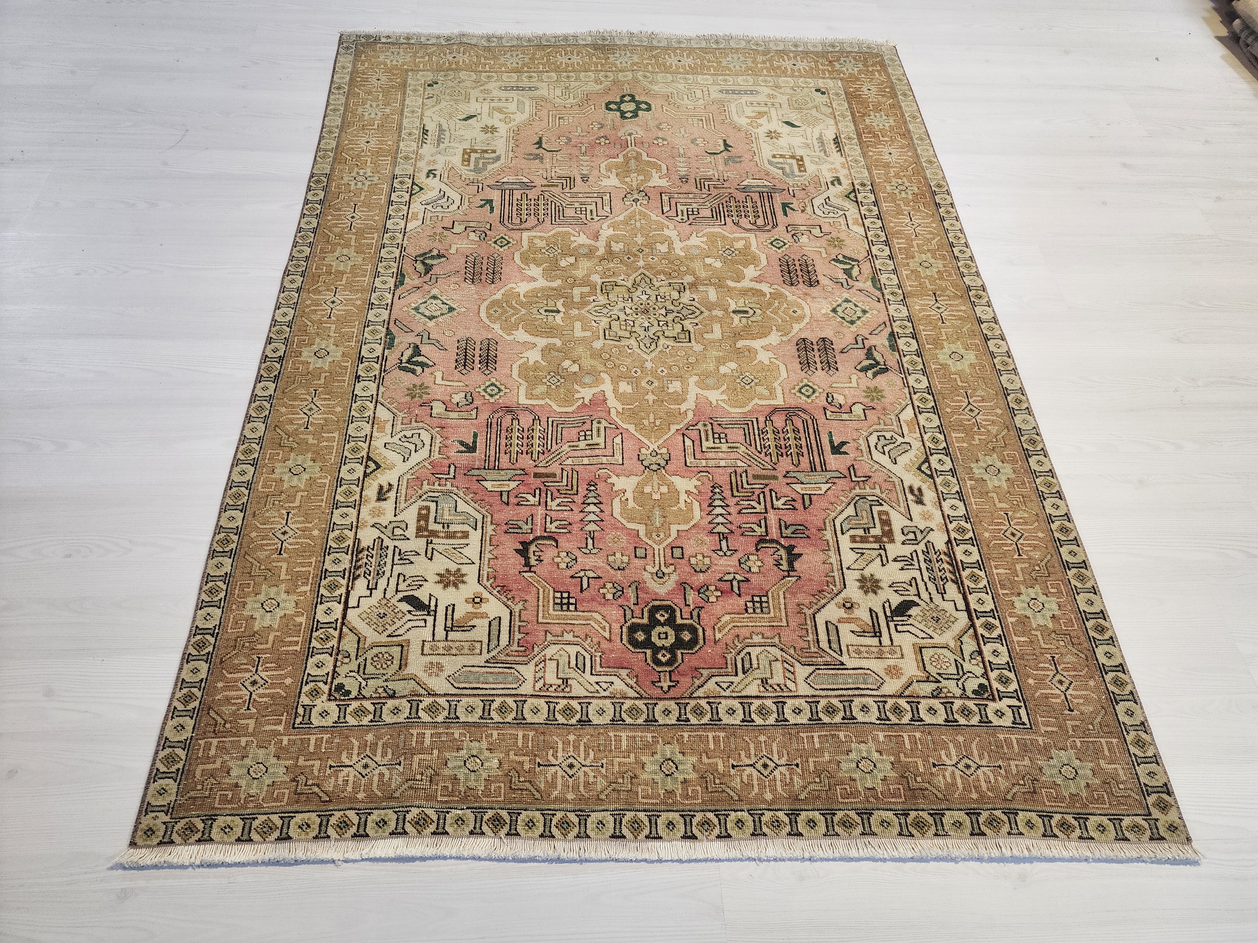 Perse — Vintage Turkish Wool Rug 4x6: Handspun Tribal Carpet, Geometric Medallion