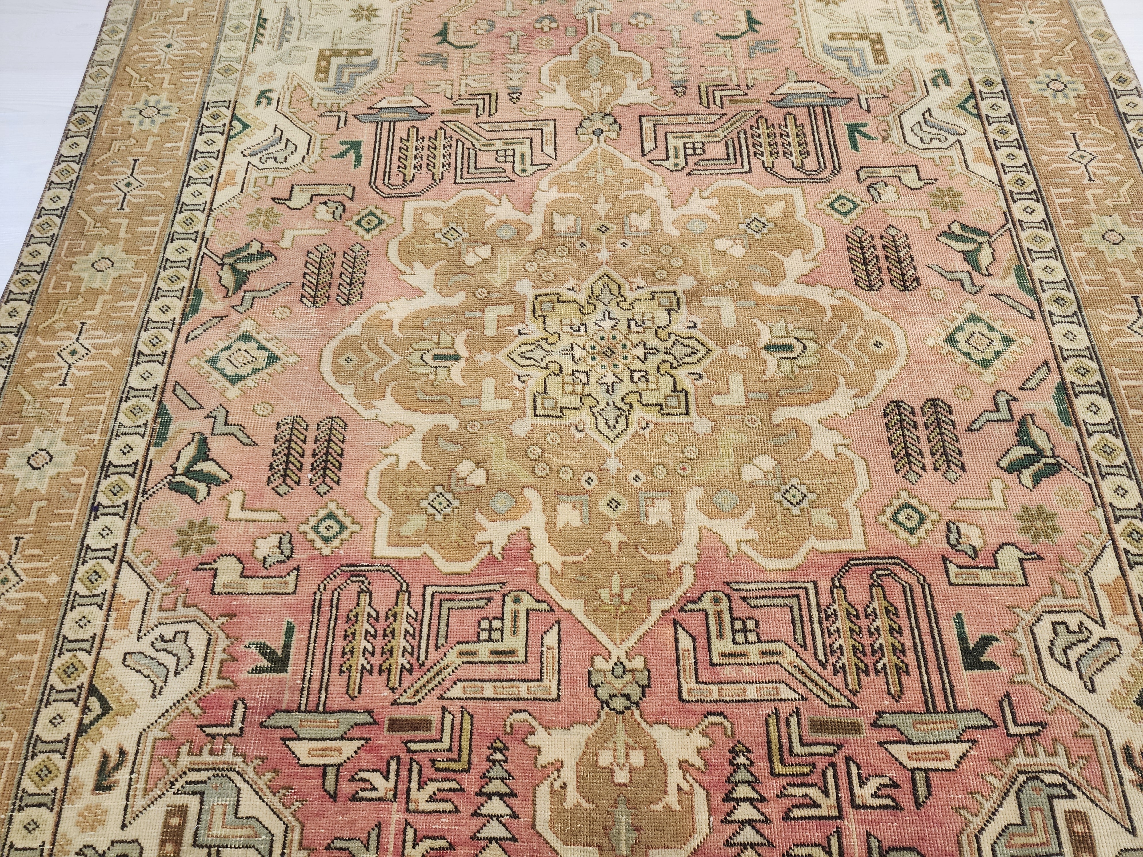 Perse — Vintage Turkish Wool Rug 4x6: Handspun Tribal Carpet, Geometric Medallion