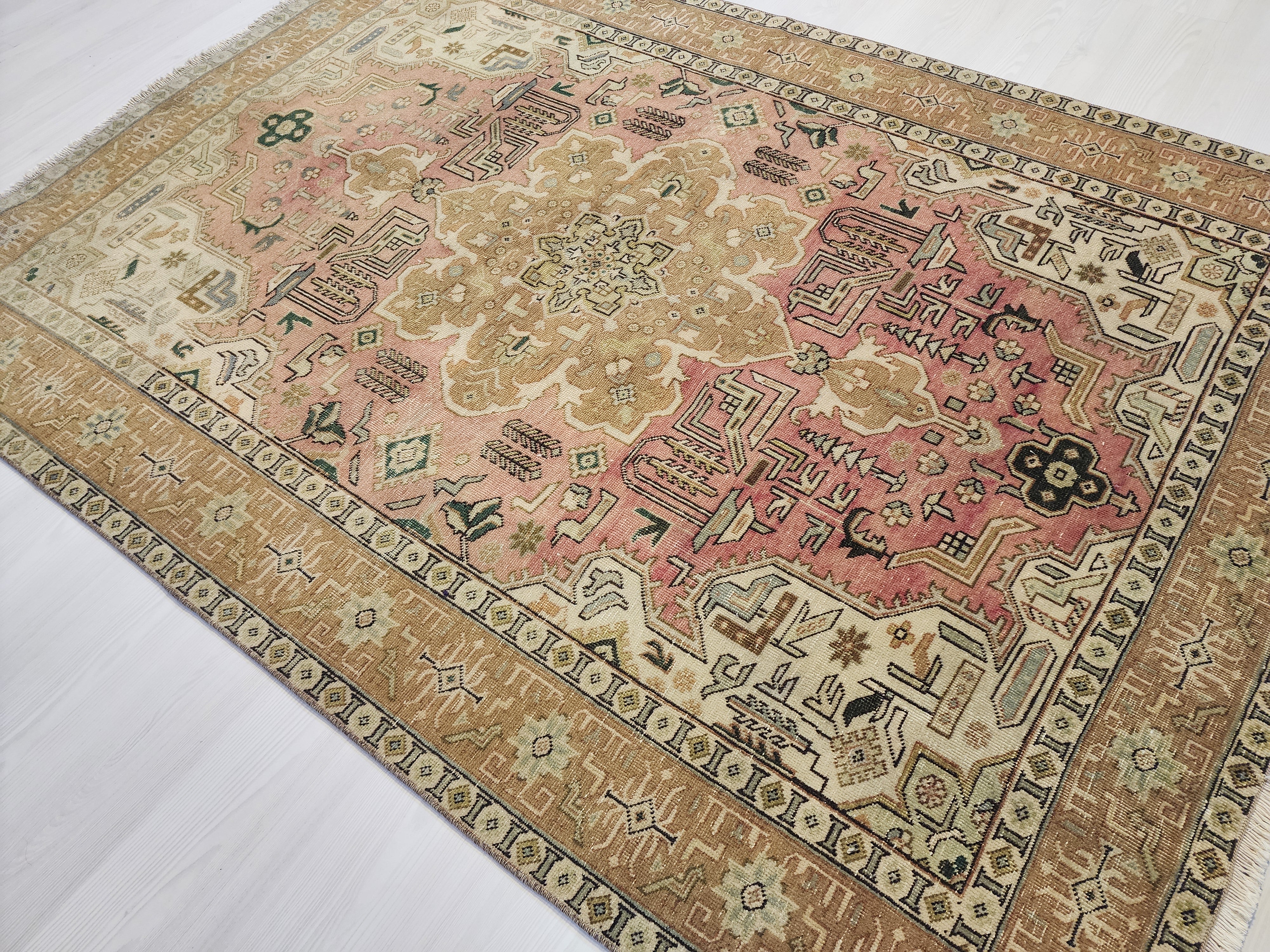 Perse — Vintage Turkish Wool Rug 4x6: Handspun Tribal Carpet, Geometric Medallion