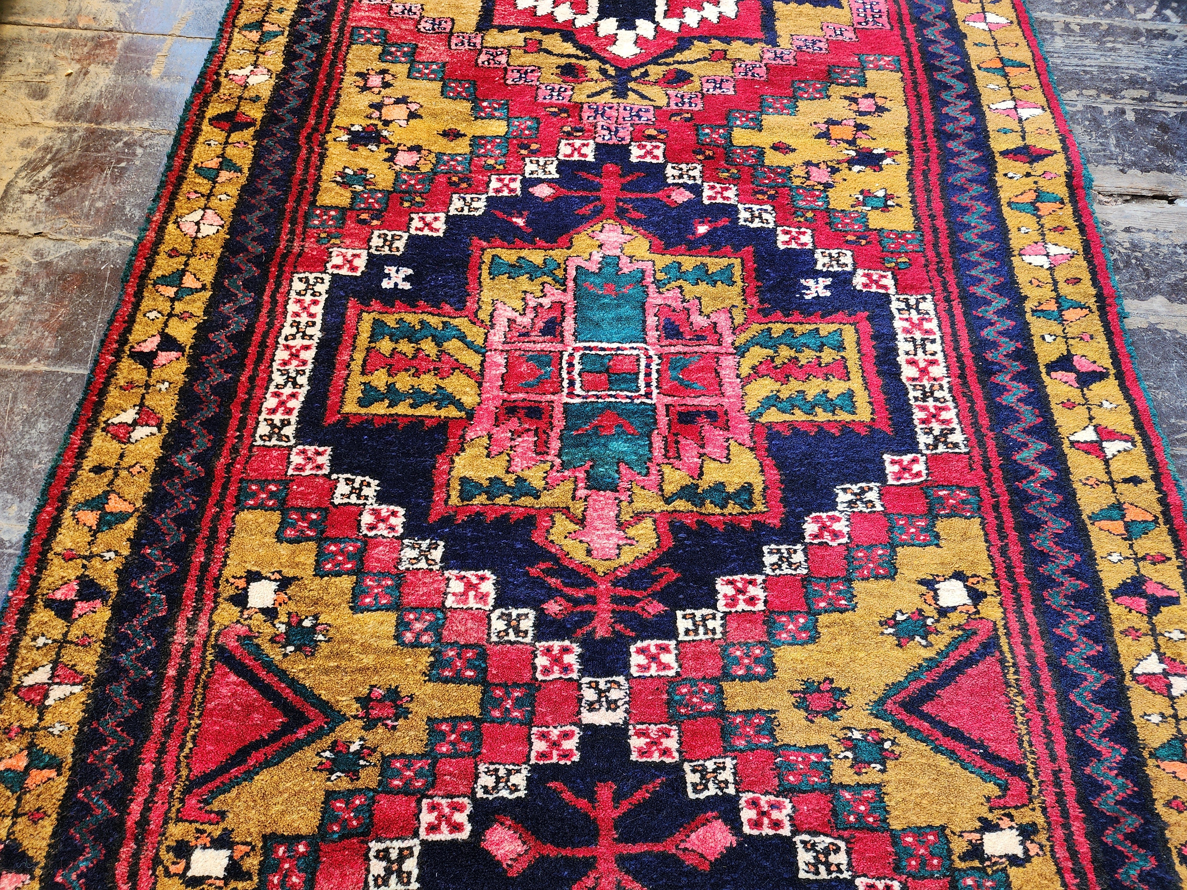 Tapis de couloir persan Karaja vert et rouge 2'11''x10'9''