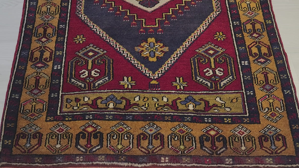 Vintage Yahyalı rug in red, blue and yellow, 3'2" x 5'5", video