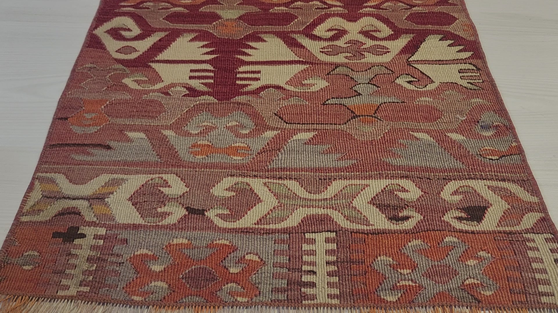 Vintage Afyon kilim rug in pink and orange, 1'7" x 3', video