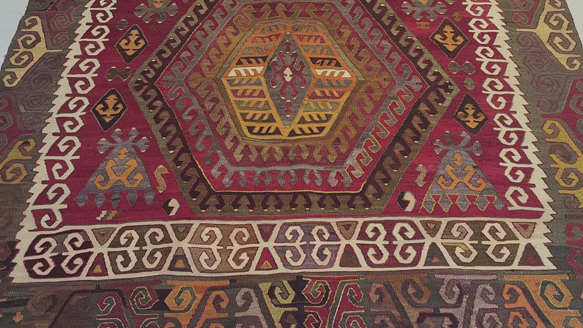 Antique Hotamış kilim rug in red and green, 5'2" x 10'9", video