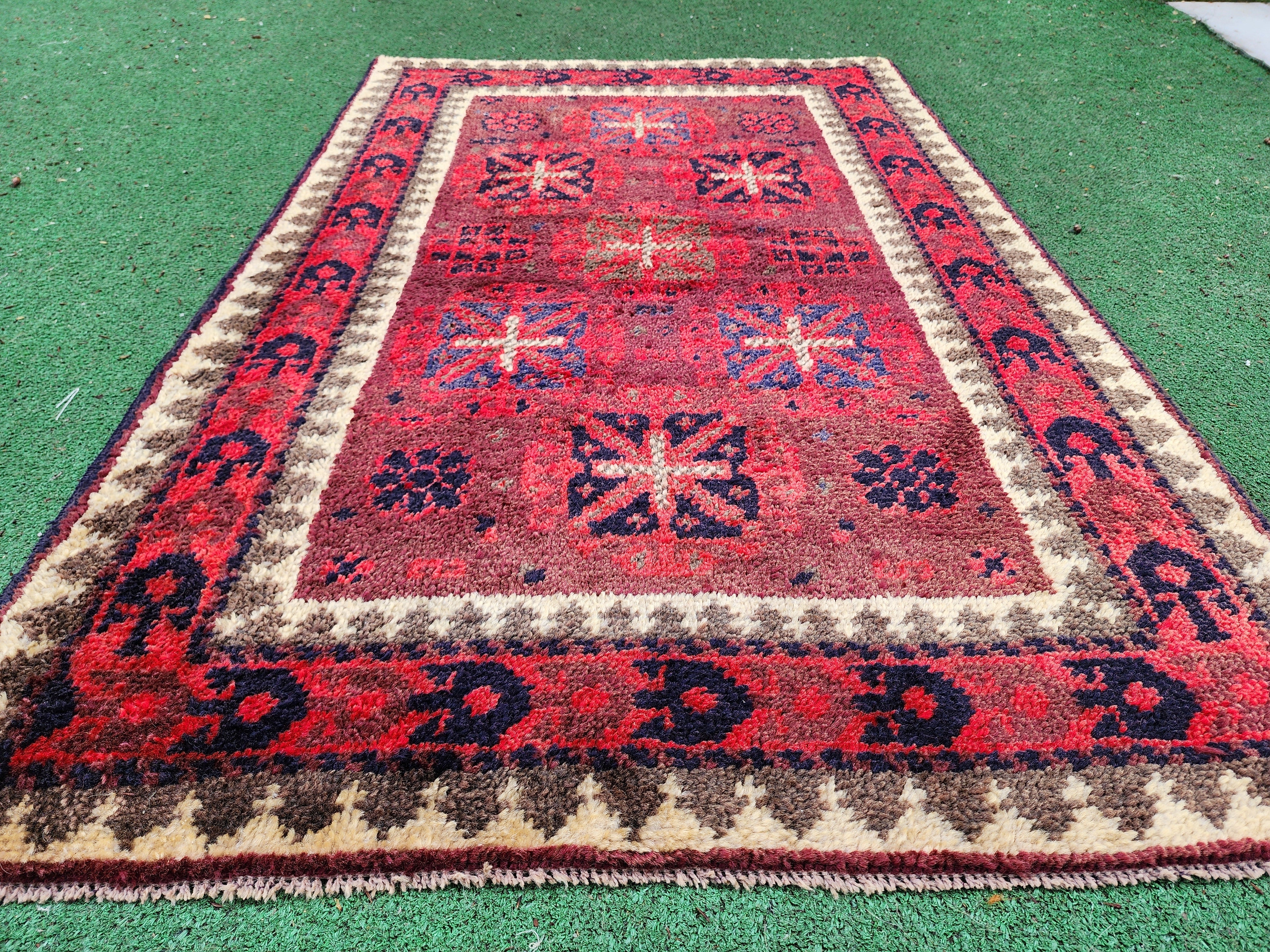 vintage Anatolian Wool Small Rug — corner detail