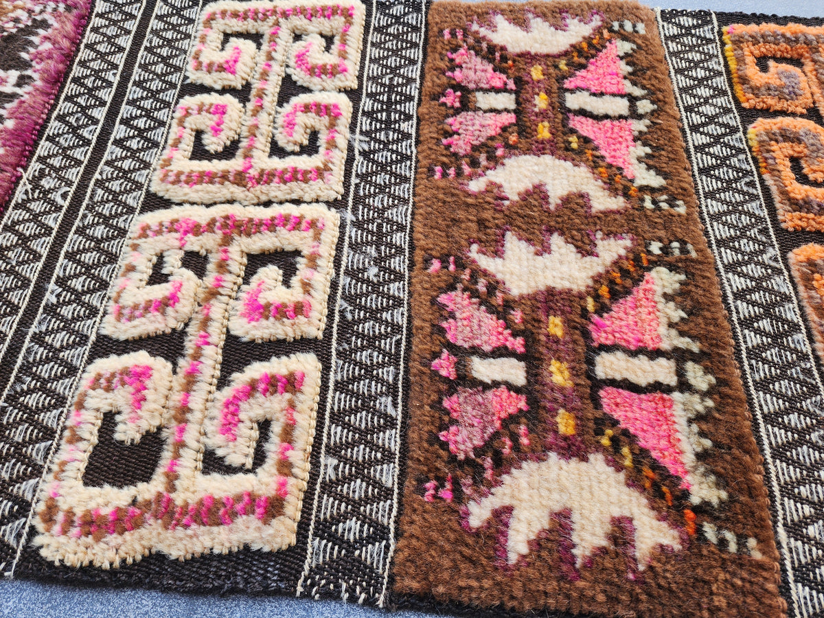 antique Anatolian Wool Runner Rug — colour close-up