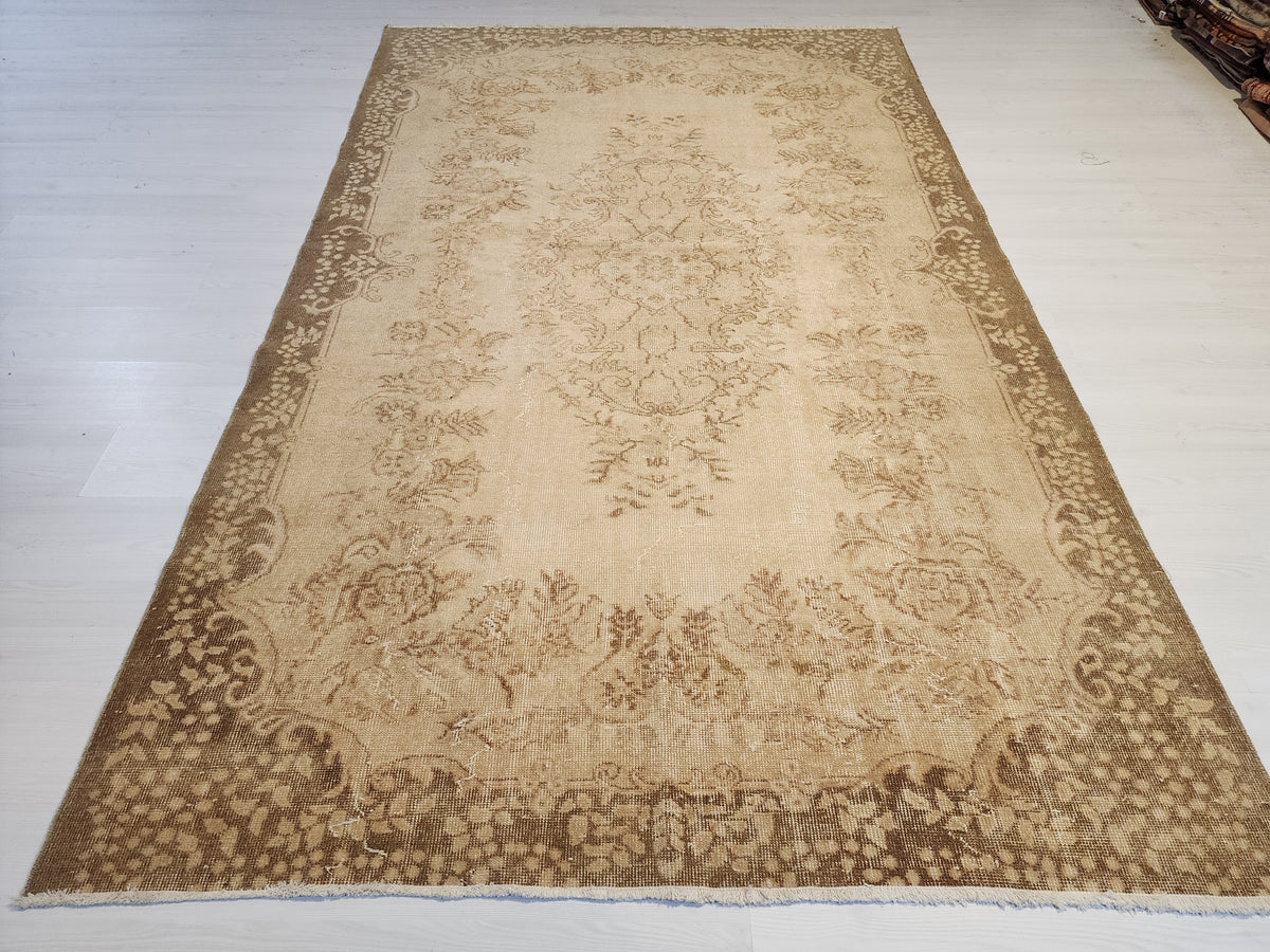 Vintage Turkish Wool Rug – Muted Beige Brown Medallion Anatolian Carpet (6x9 ft)