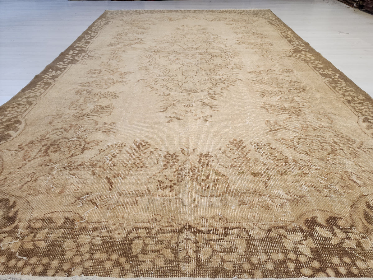 Vintage Turkish Wool Rug – Muted Beige Brown Medallion Anatolian Carpet (6x9 ft)