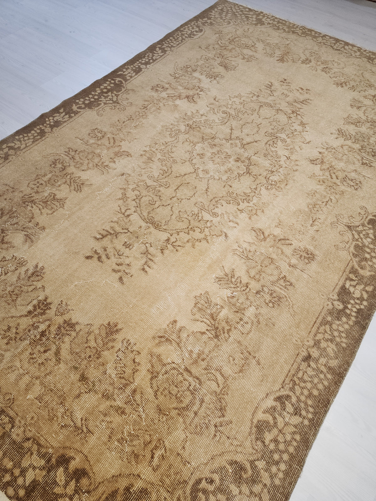 Vintage Turkish Wool Rug – Muted Beige Brown Medallion Anatolian Carpet (6x9 ft)