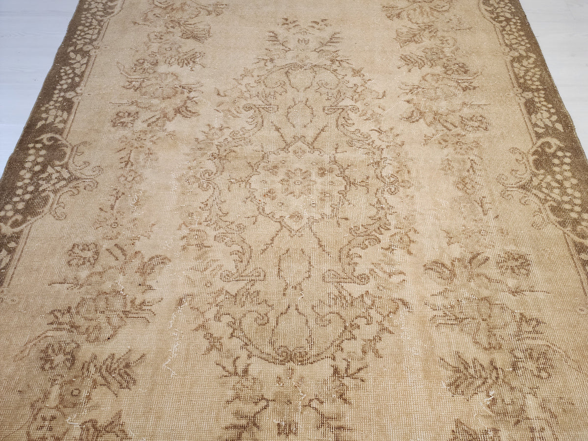 Vintage Turkish Wool Rug – Muted Beige Brown Medallion Anatolian Carpet (6x9 ft)