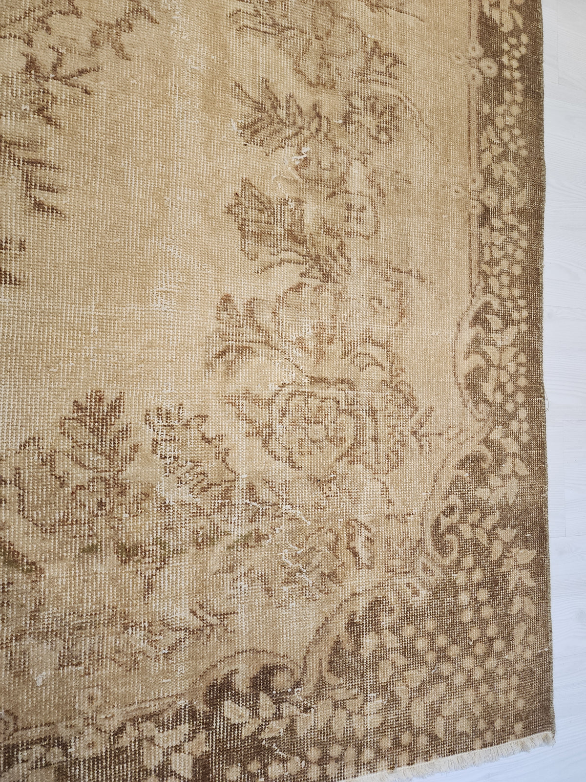 Vintage Turkish Wool Rug – Muted Beige Brown Medallion Anatolian Carpet (6x9 ft)