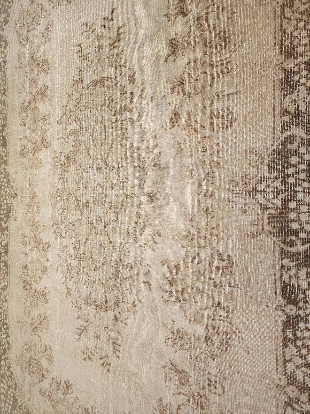 Vintage Turkish Wool Rug – Muted Beige Brown Medallion Anatolian Carpet (6x9 ft)