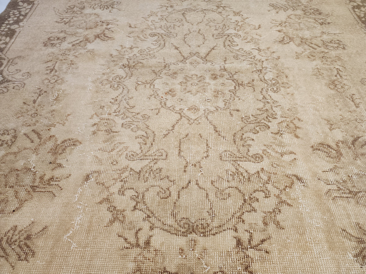 Vintage Turkish Wool Rug – Muted Beige Brown Medallion Anatolian Carpet (6x9 ft)