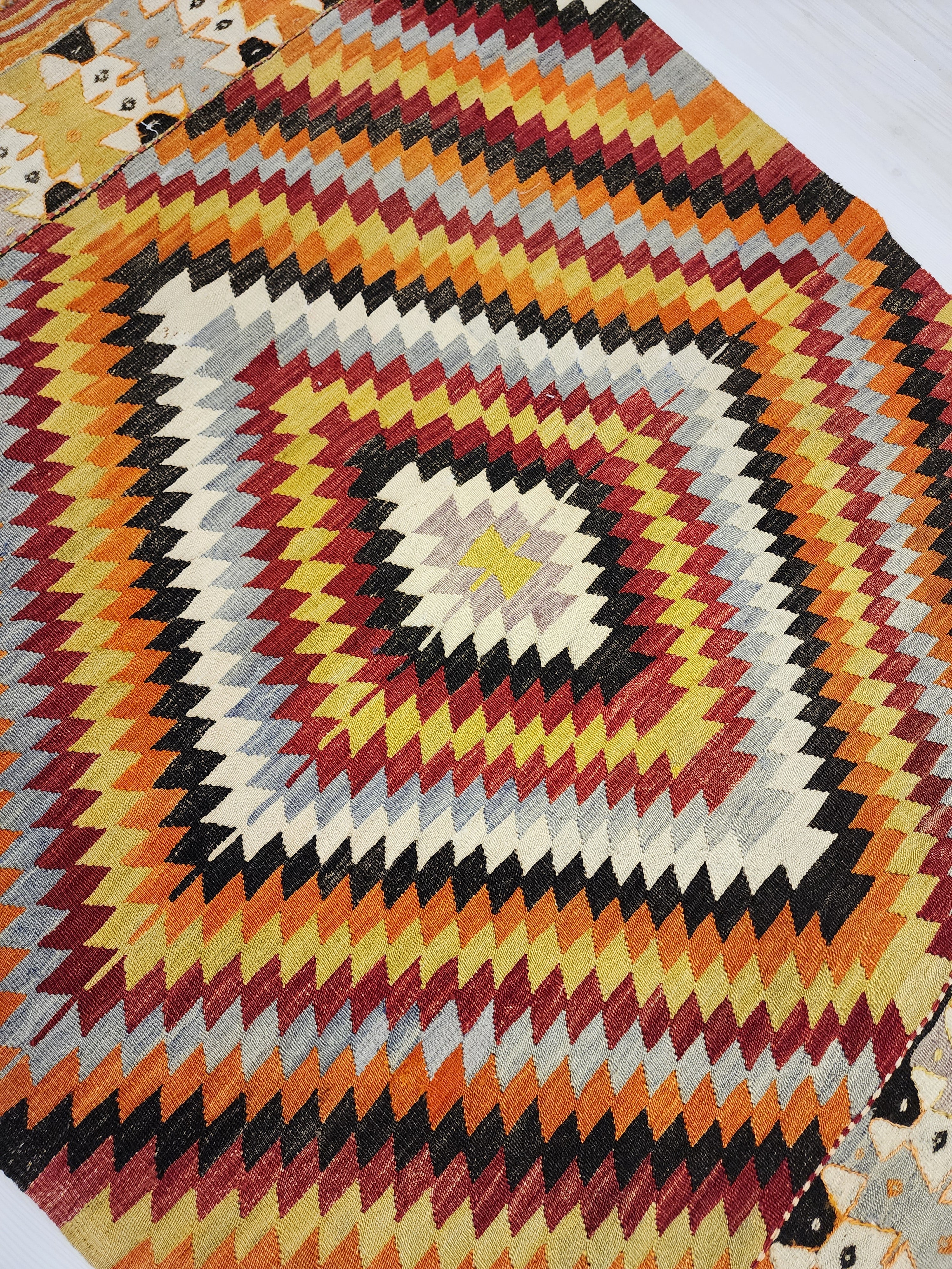 Turkish Kilim Rug, Handmade Organic Wool Rug, Anatolian Tribal Nomadic Moroccan Bohemian Living Room Rustic Decor Persian Area Rug 5'4"x4'3"