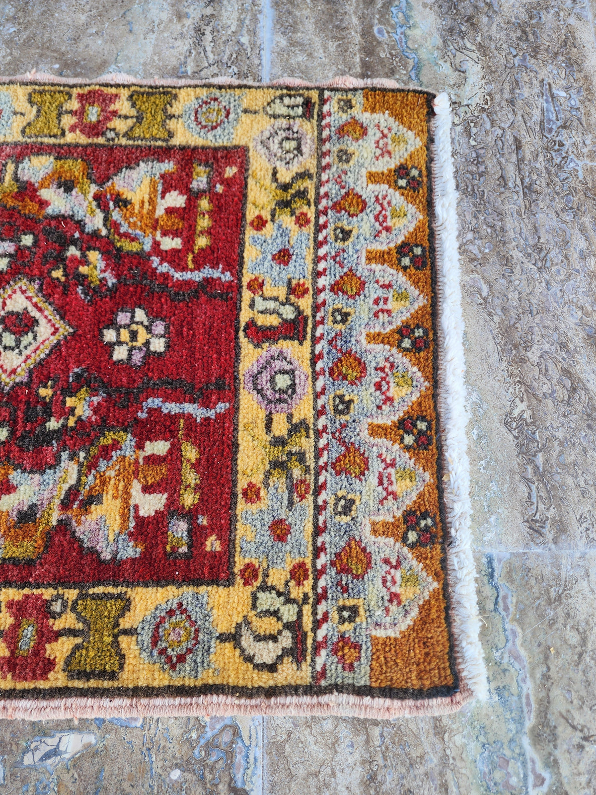 antique Oushak Wool Small Rug — corner detail
