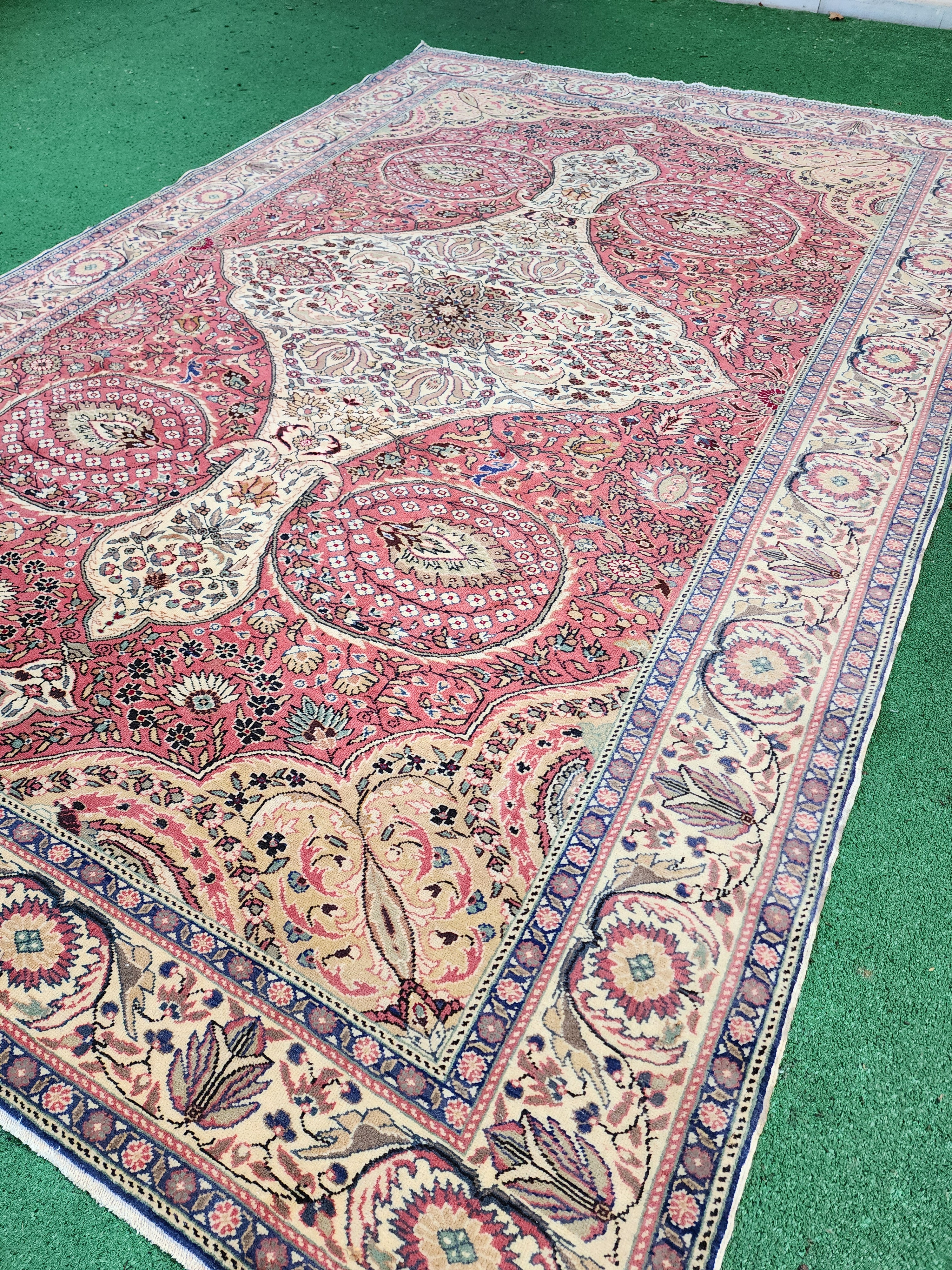 Alfombra turca Kayseri roja y beige de 6'6'' x 9'11''